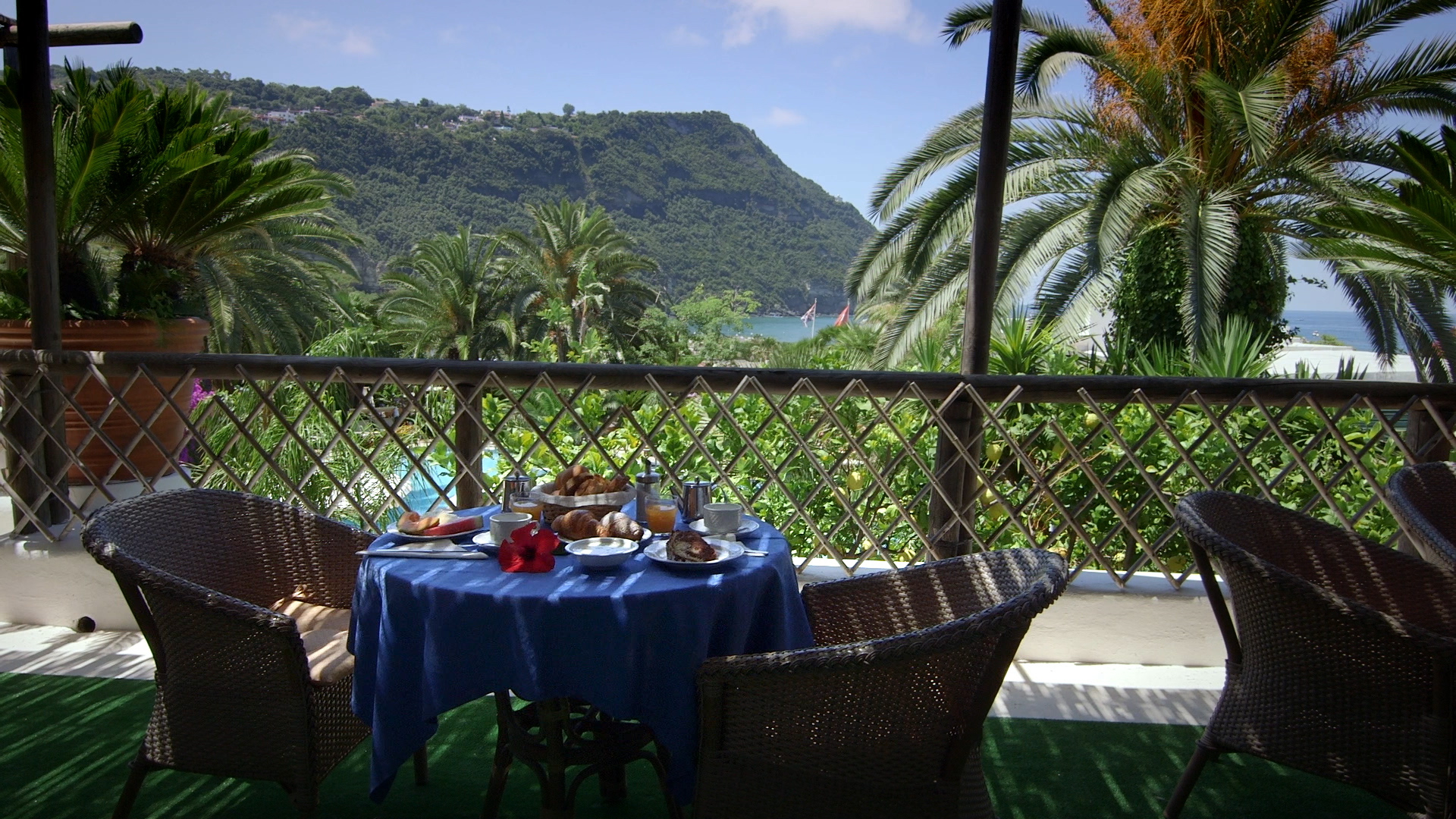 Semiramis kan også tilby rom med havutsikt