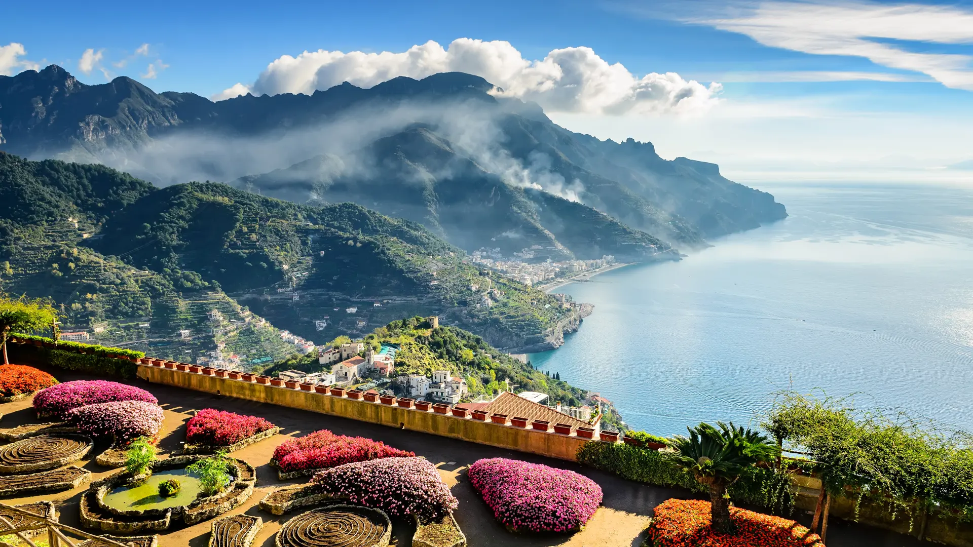 Utsikt fra en av de vakre hagene i Ravello