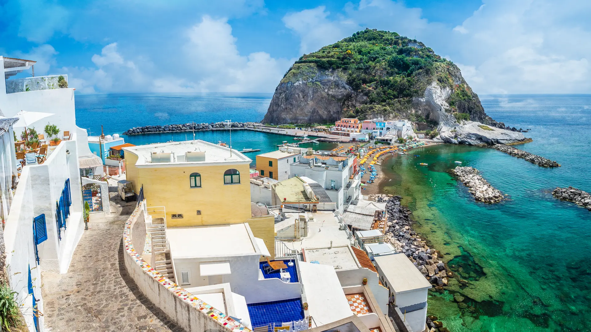 Sant'Angelo er en av de mest pittoreske byene på Ischia - og den er bilfri.
