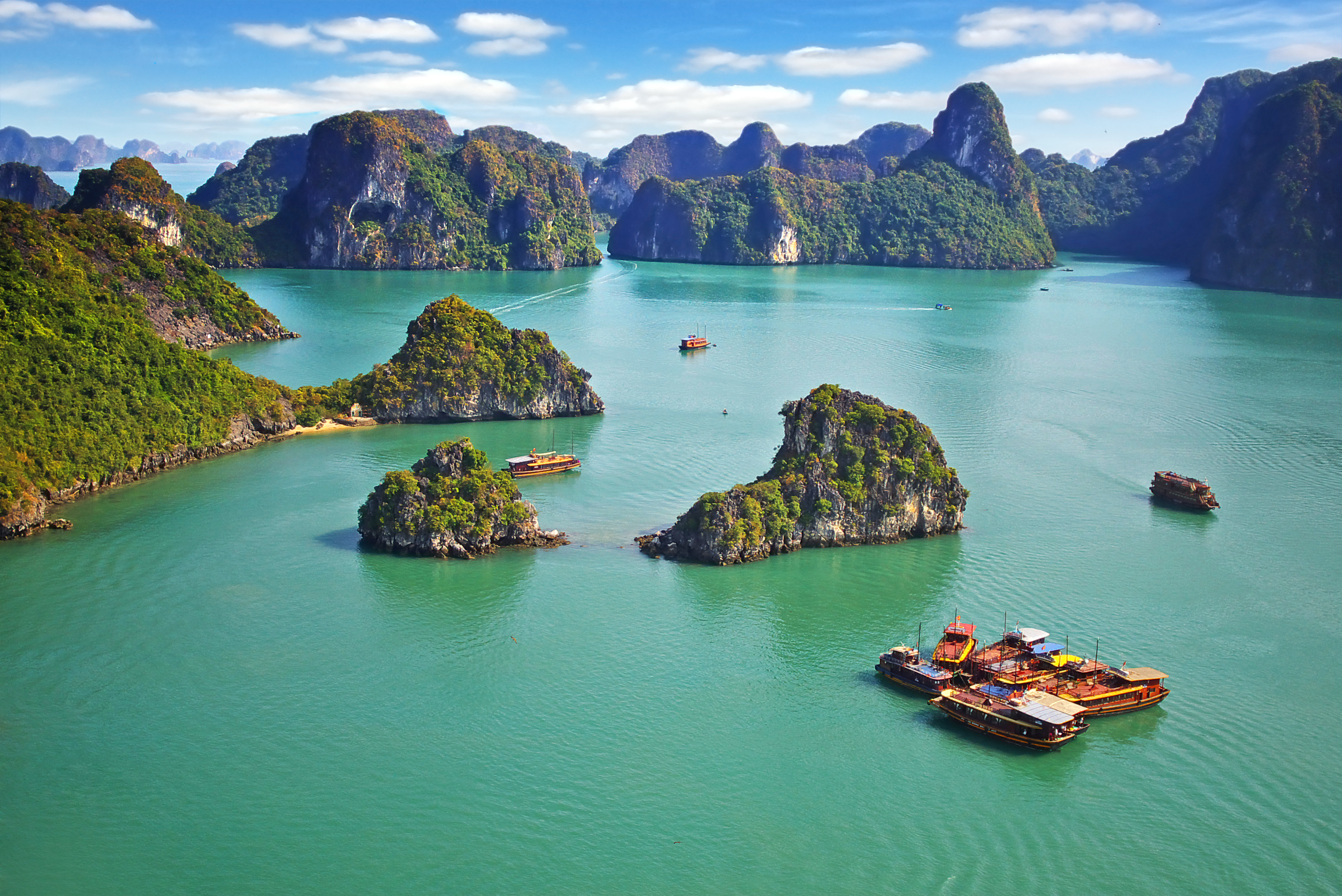 Picturesque sea landscape. Ha Long Bay, Vietnam shutterstock_78891328.jpg