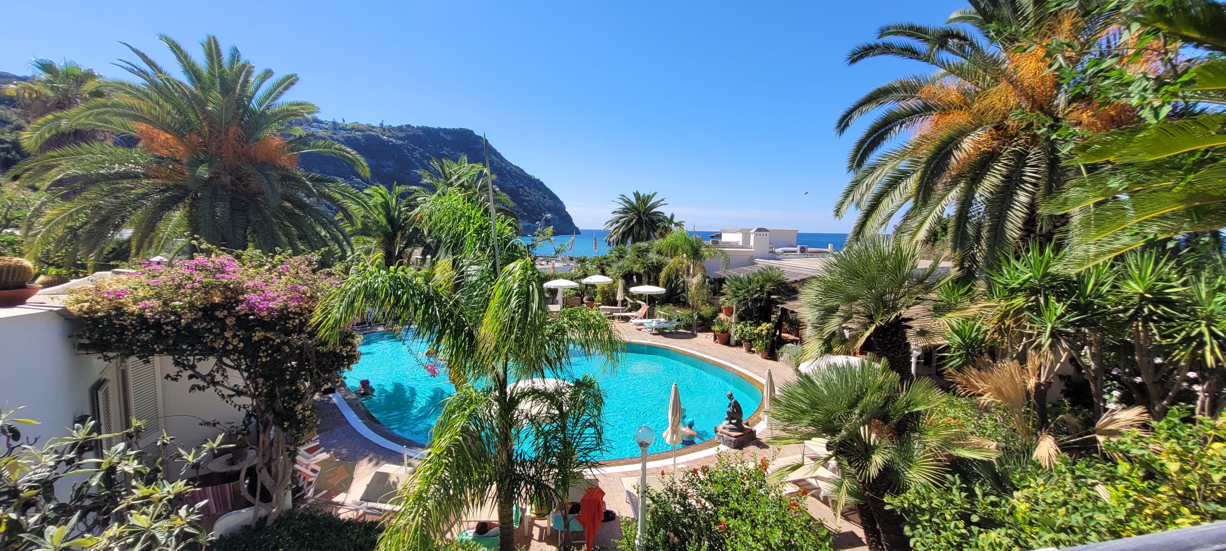 Semiramis Hotel de Charme er en vakker grønn oase