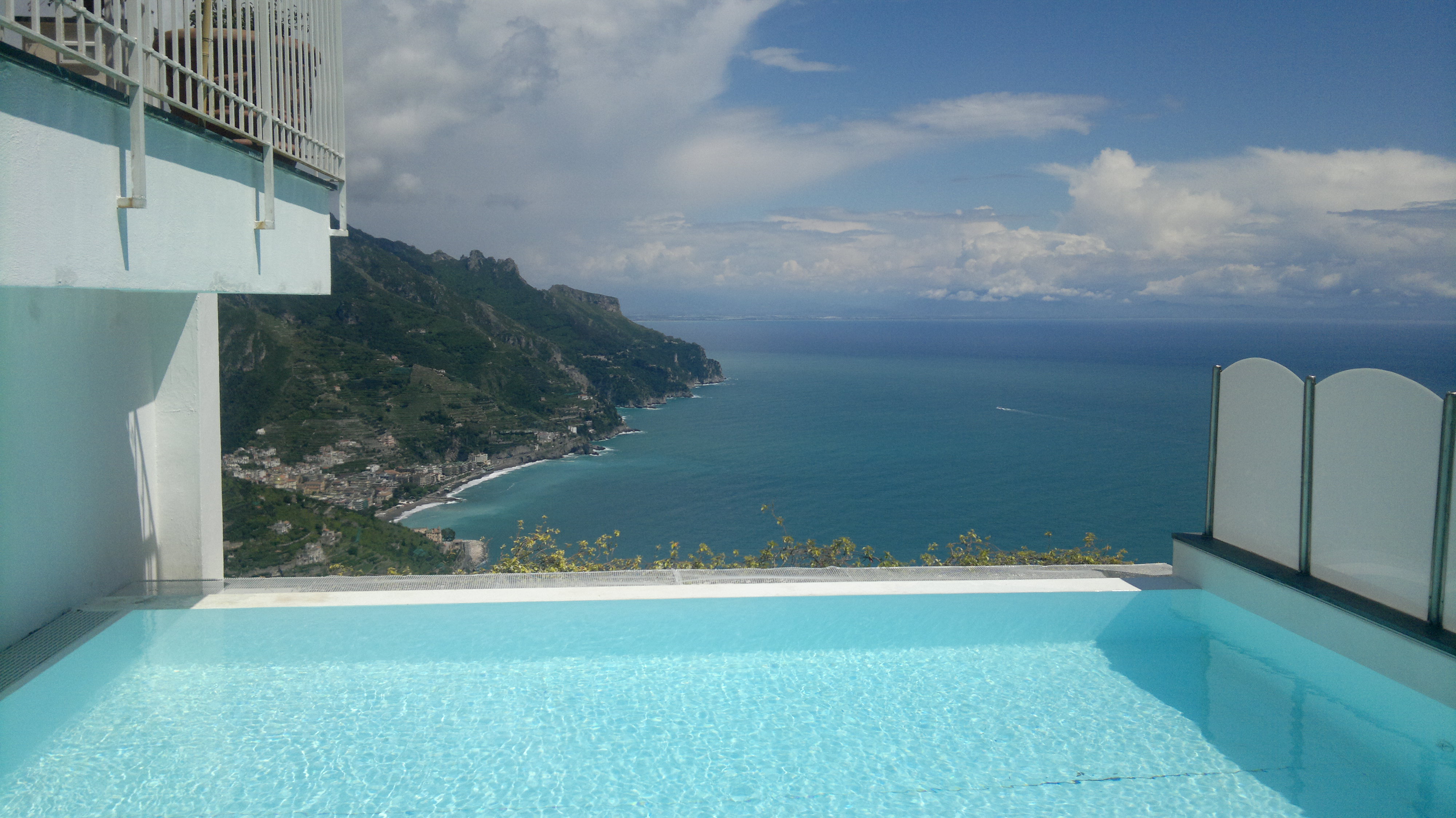 Selv fra bassenget er det utsikt