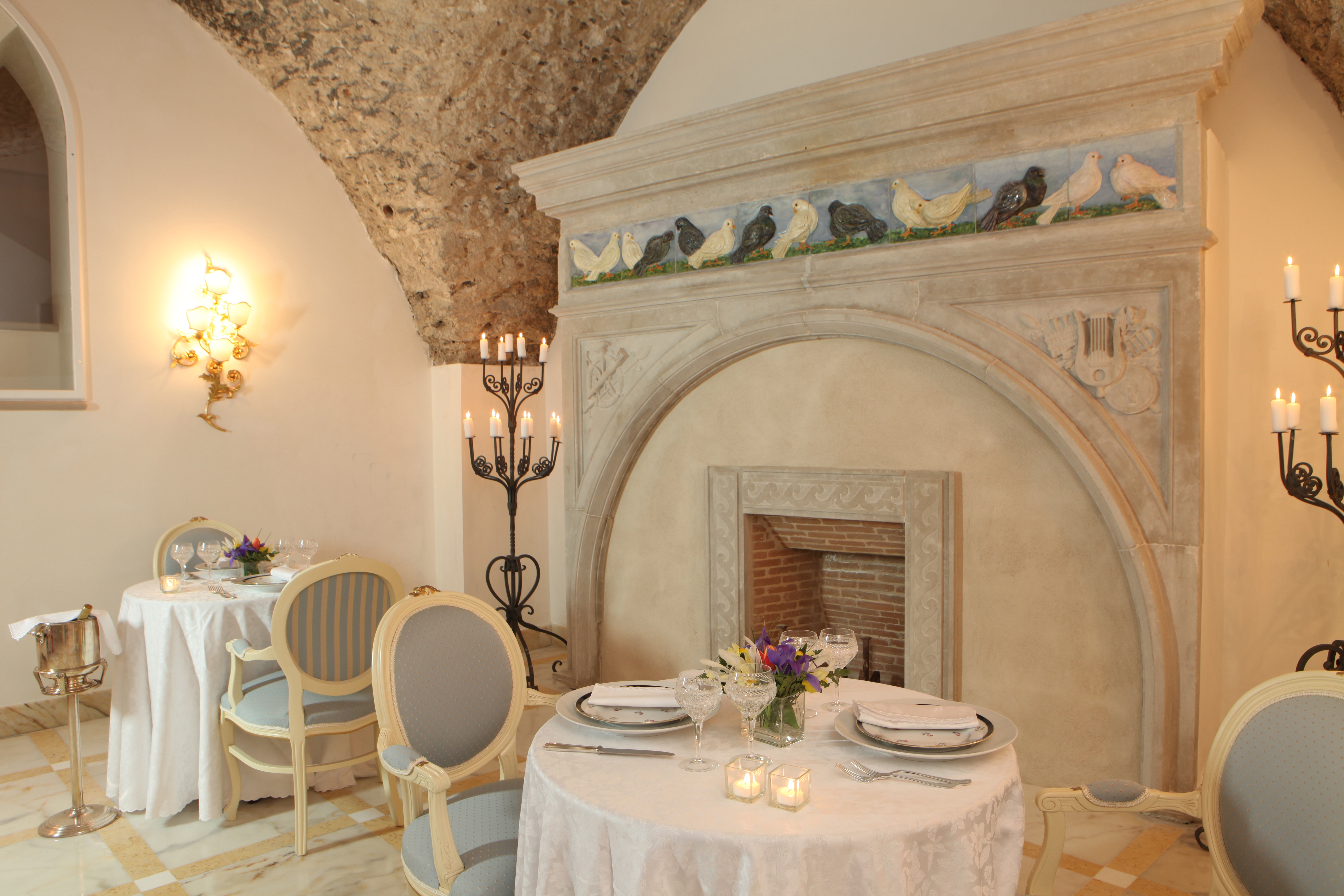 Den sjarmerende restauranten på Hotel Villa Fraulo