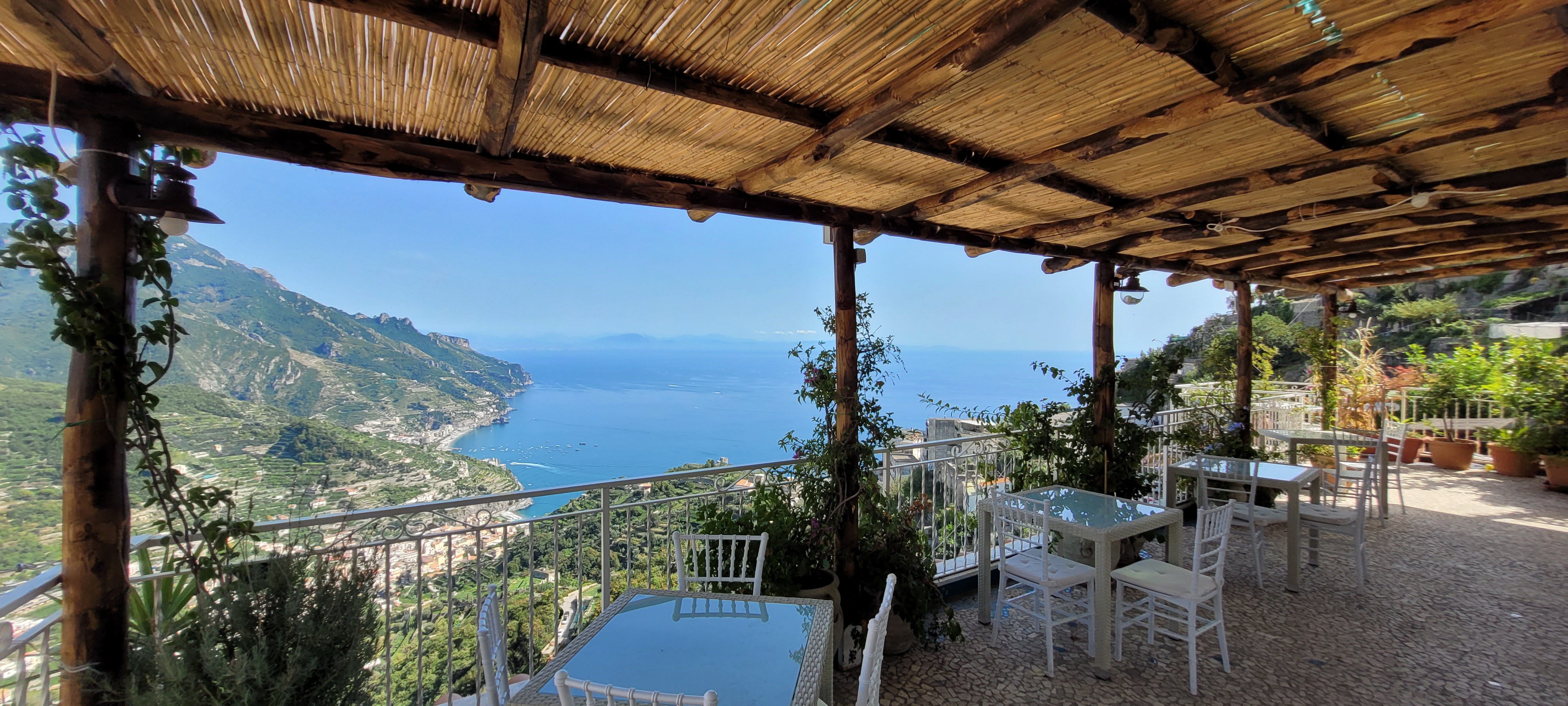 Det er terrasser på flere nivåer på Hotel Bonadies