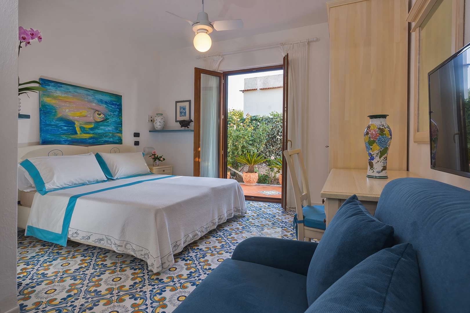 Alle rommene har vakre flislagte gulv - ingen er like