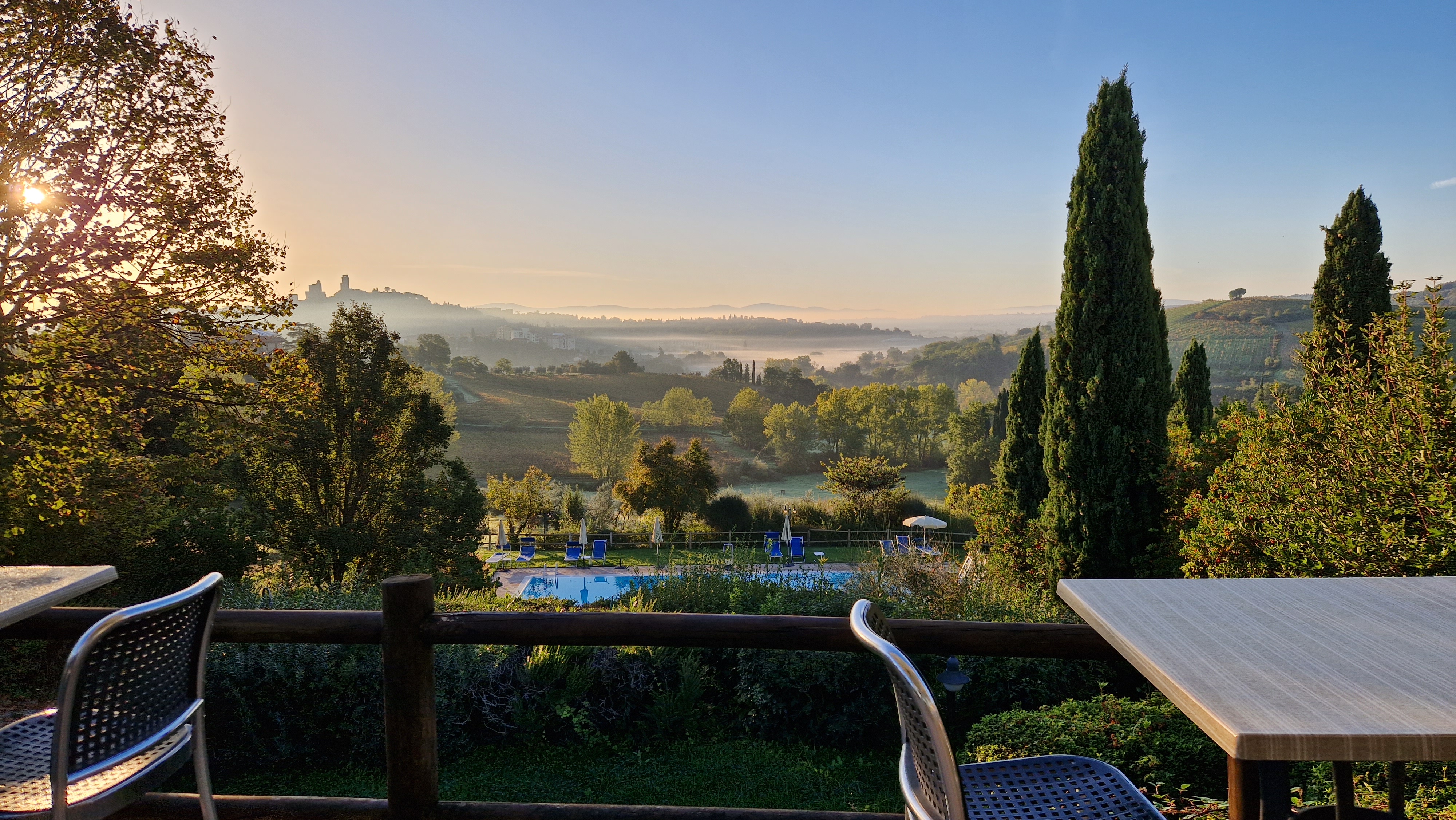 Det er fin utsikt fra terrassen på Hotel Villa Ducci.