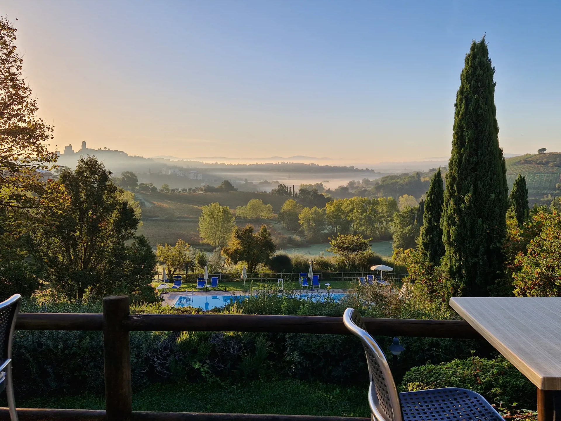Det er fin utsikt fra terrassen på Hotel Villa Ducci.
