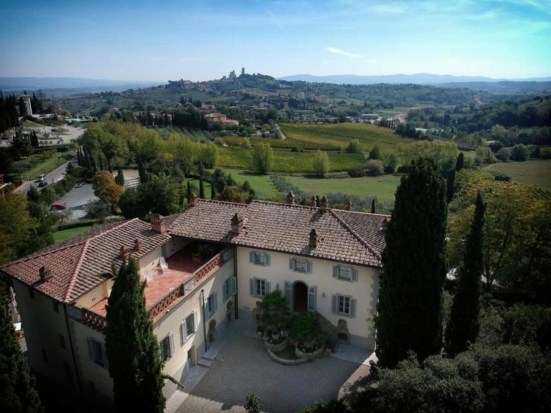 Ditt hotell i Toscana ligger like utenfor San Gimignano og har den fineste utsikten over byen.