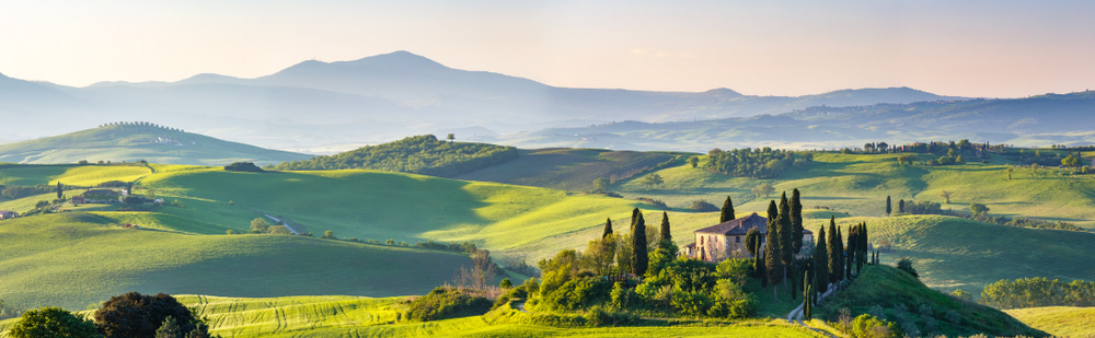 Storslåtte landskap venter på det toskanske landskapet.