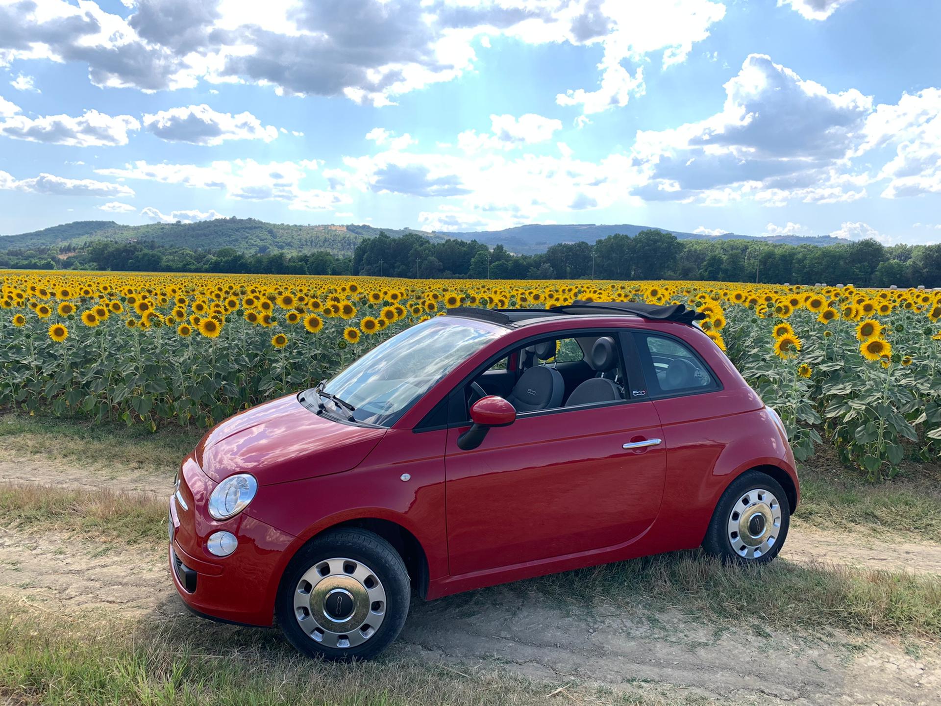 En Fiat 500 er det perfekte kjøretøyet på Toscanas smale landeveier.
