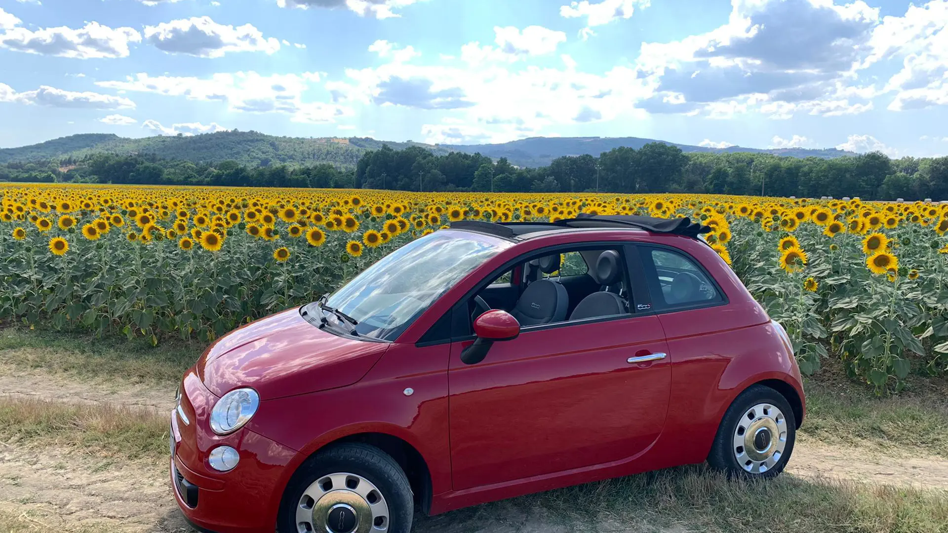 En Fiat 500 er det perfekte kjøretøyet på Toscanas smale landeveier.