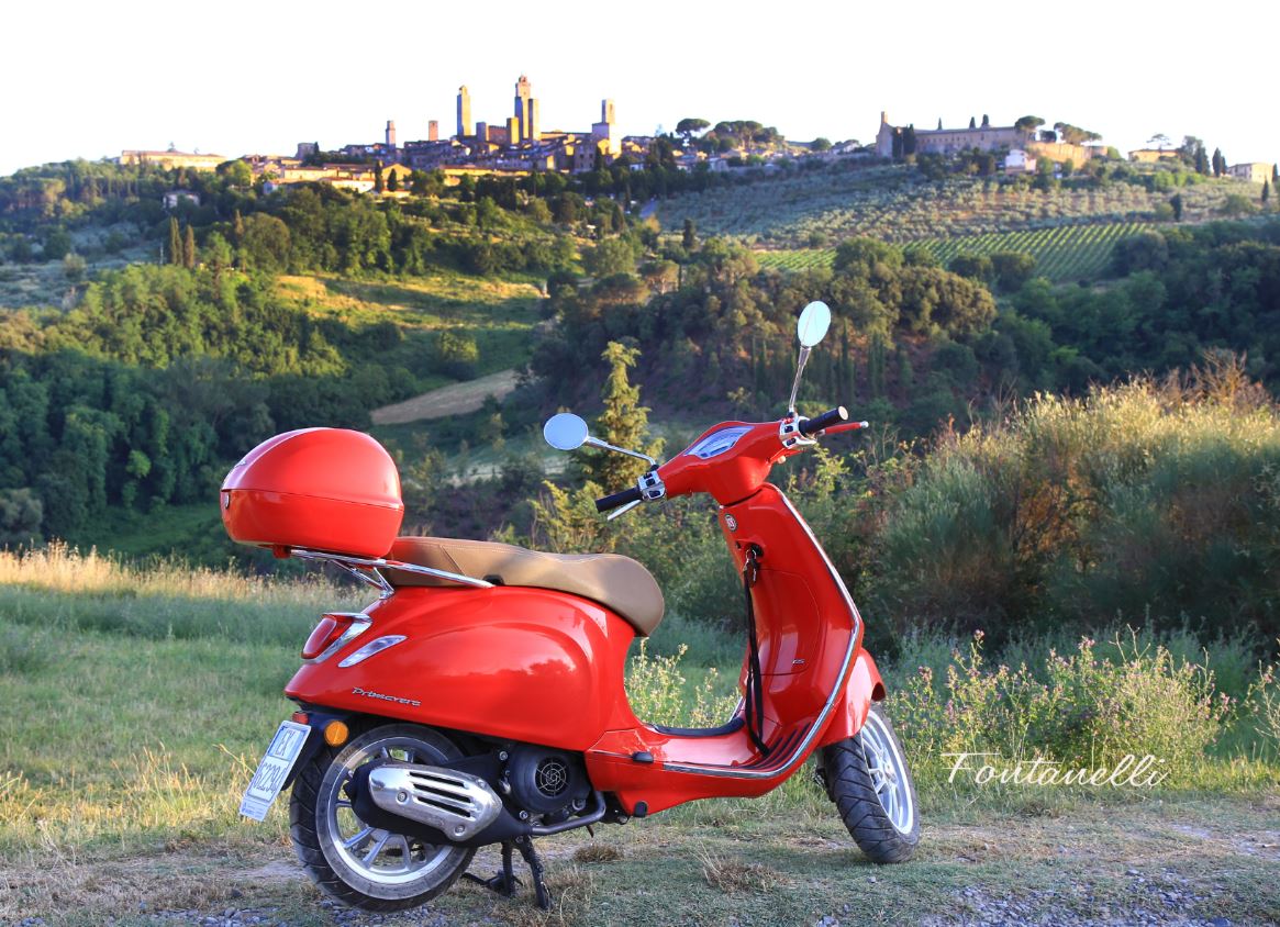 Vespa A San Gimignano Light