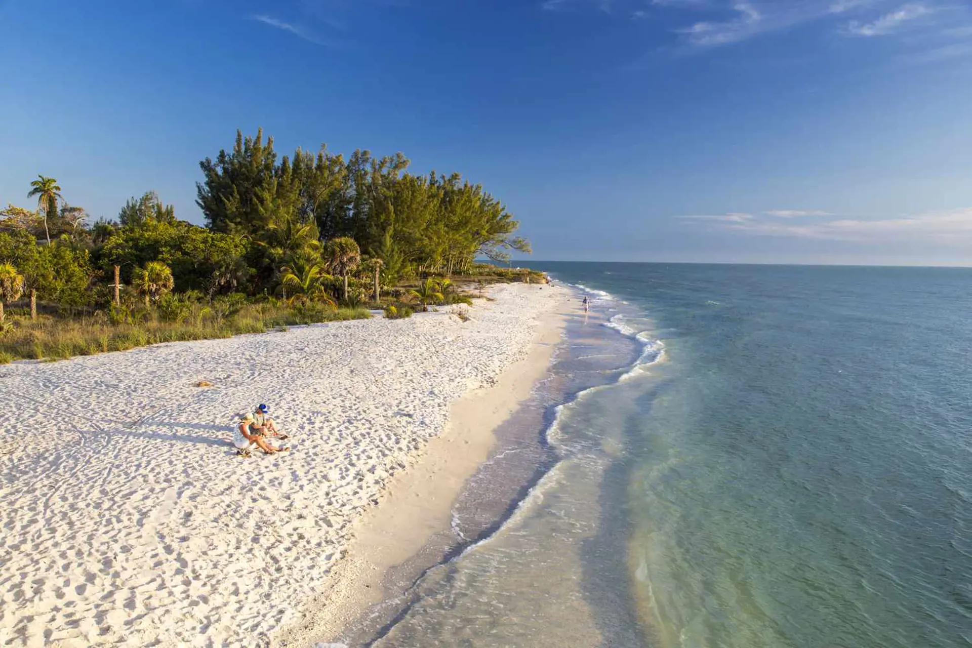 White Sand Beach At Sunset On Sanibel Island Florida Usa 478154757 5A969c3aeb97de0036570e1b