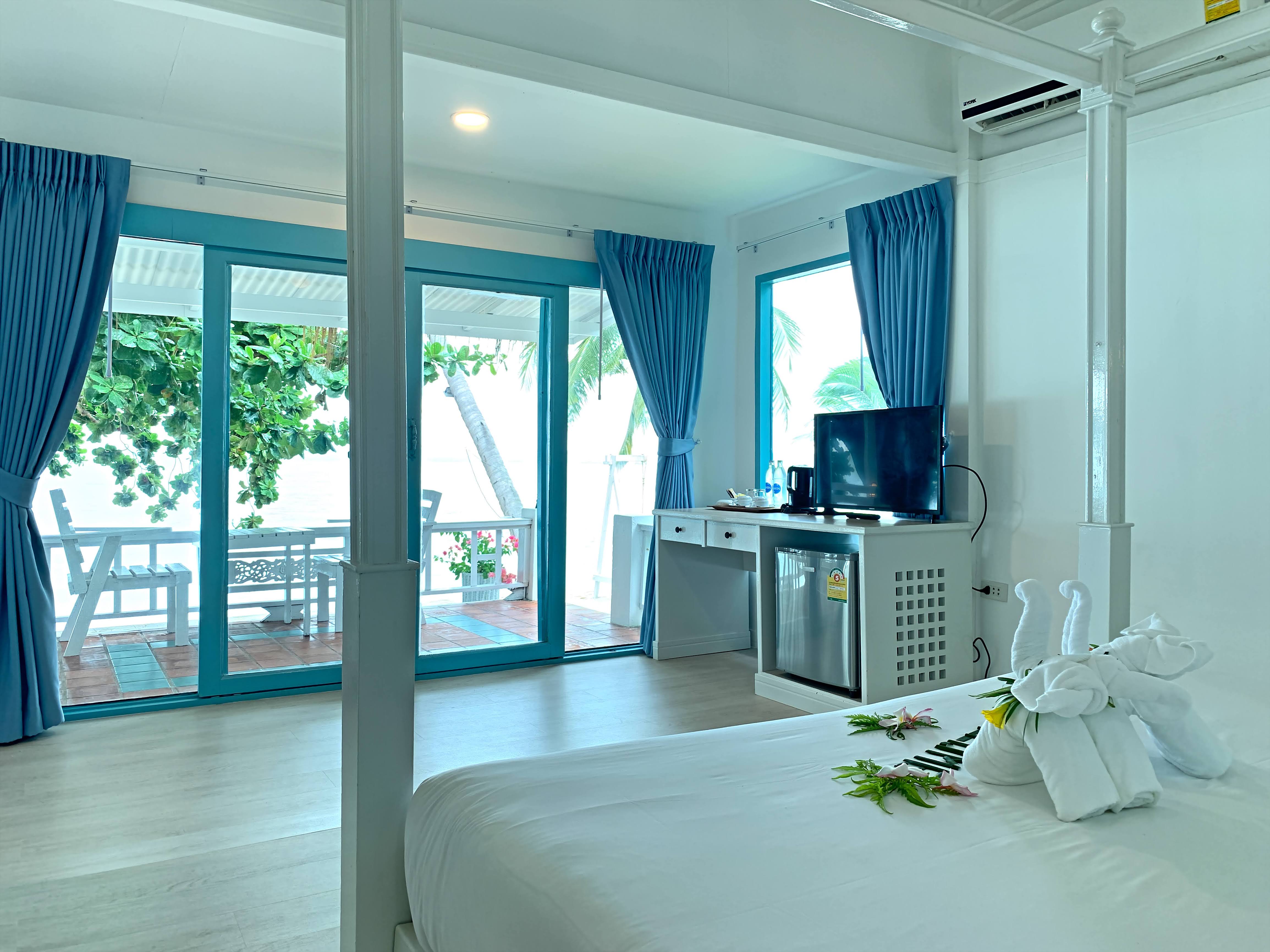 Royal Suite Beach Front (9)