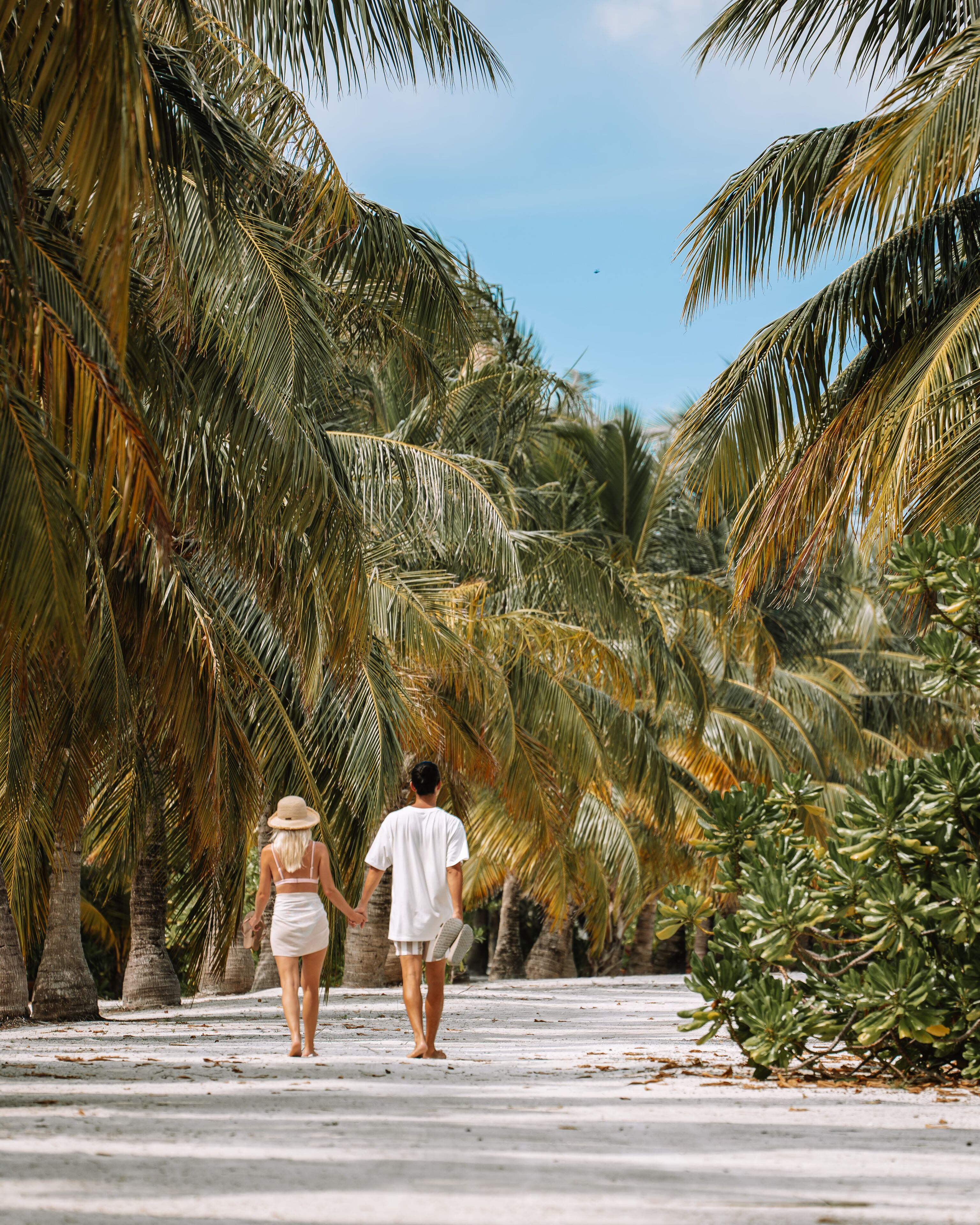 Villa Nautica Influencer Couple Walking 4K Kopi