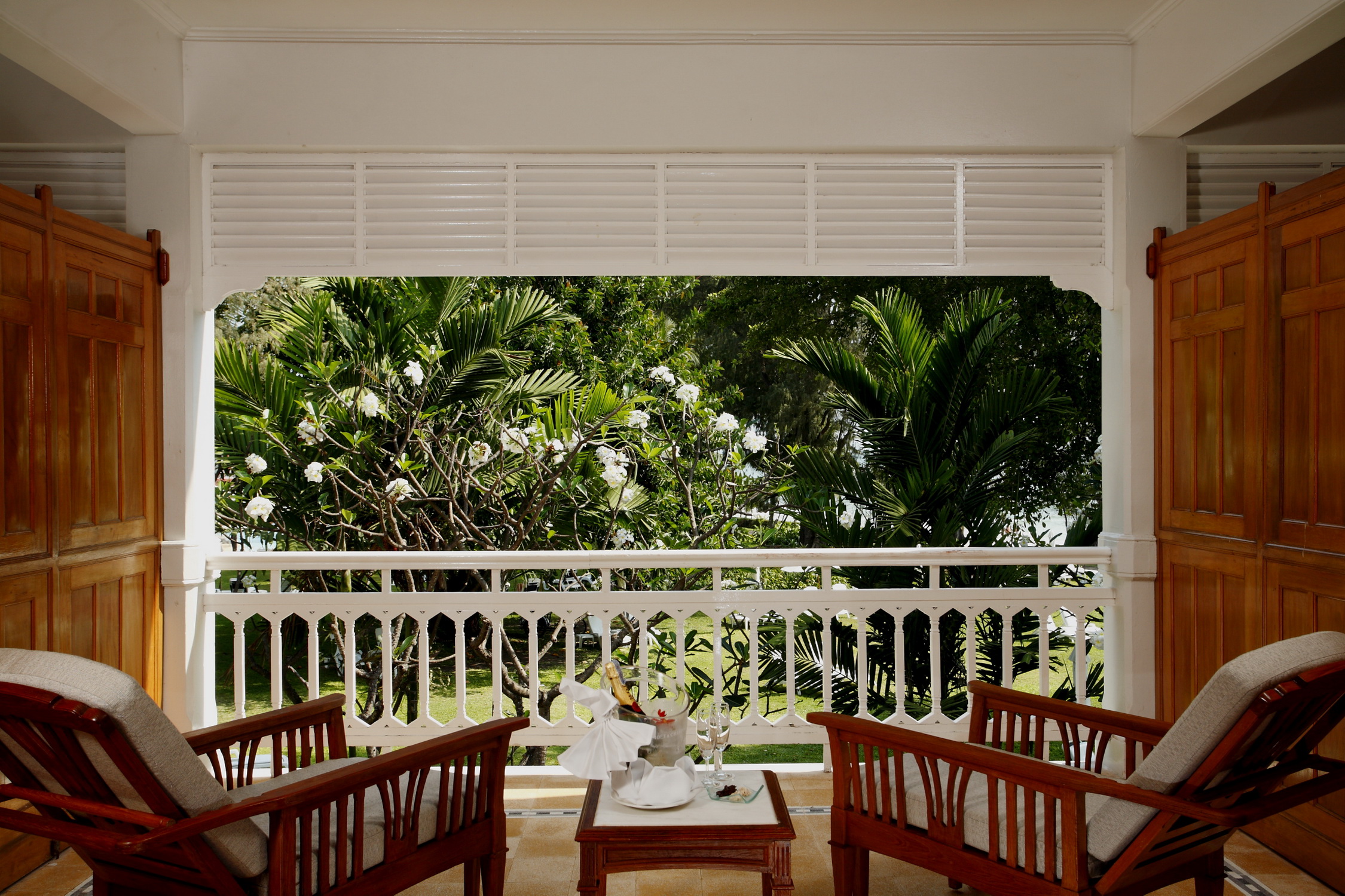 02 Chbr Premium Deluxe Colonial Wing 01