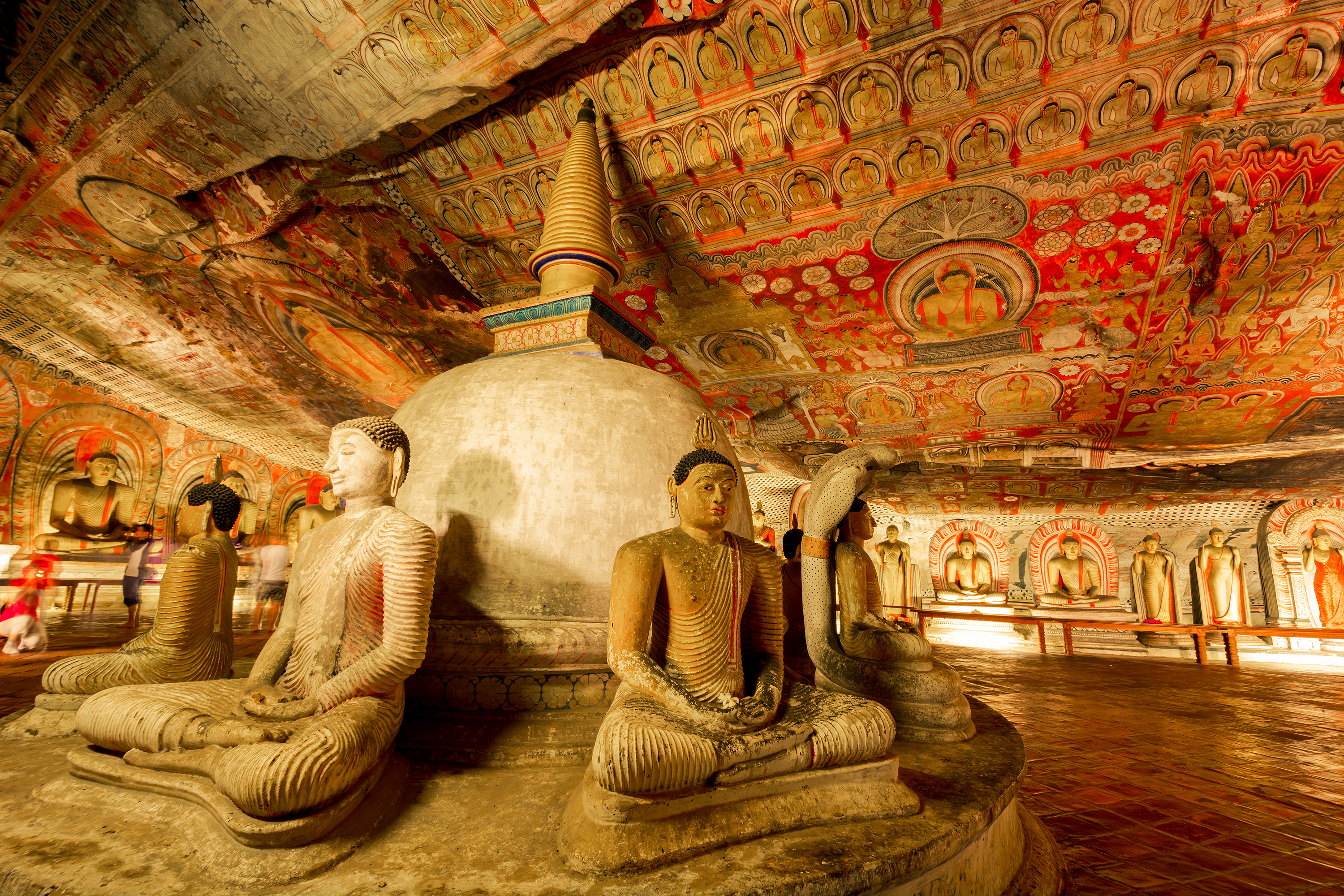 HULETEMPLER shutterstock_191541959 Buddha statues in Dambulla Cave Temple, Srilanka.jpg