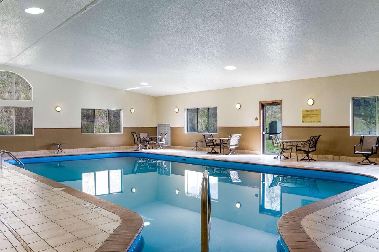 Comfort Inn & Suites Custer 1