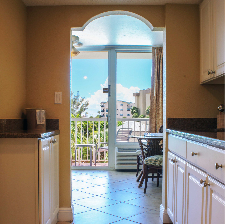 Best Hotel Madeira Clearwater Barefoot Beach Club 5 Star Beach Front Walking Distance Pool Side Studio Room 4