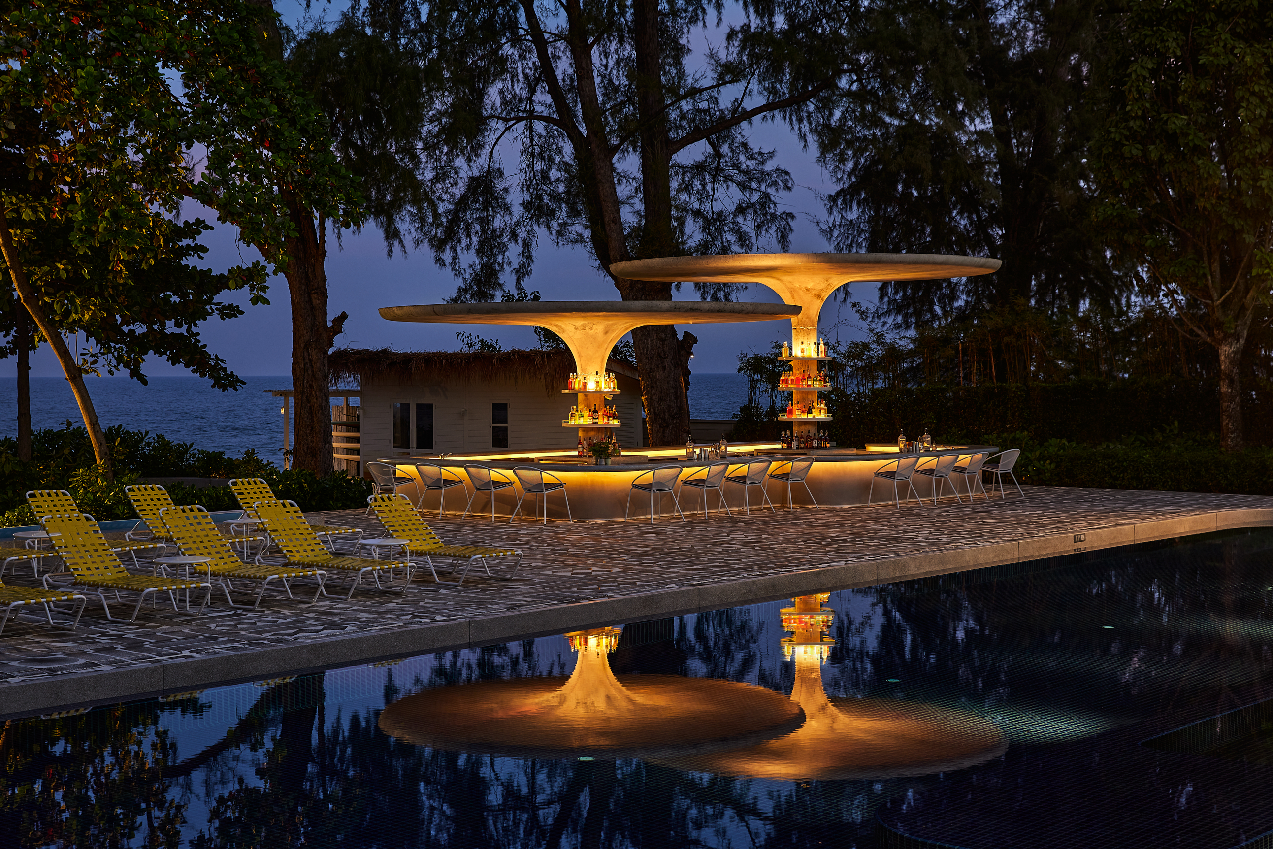 Lido Bar Lawn 12 0038 RE