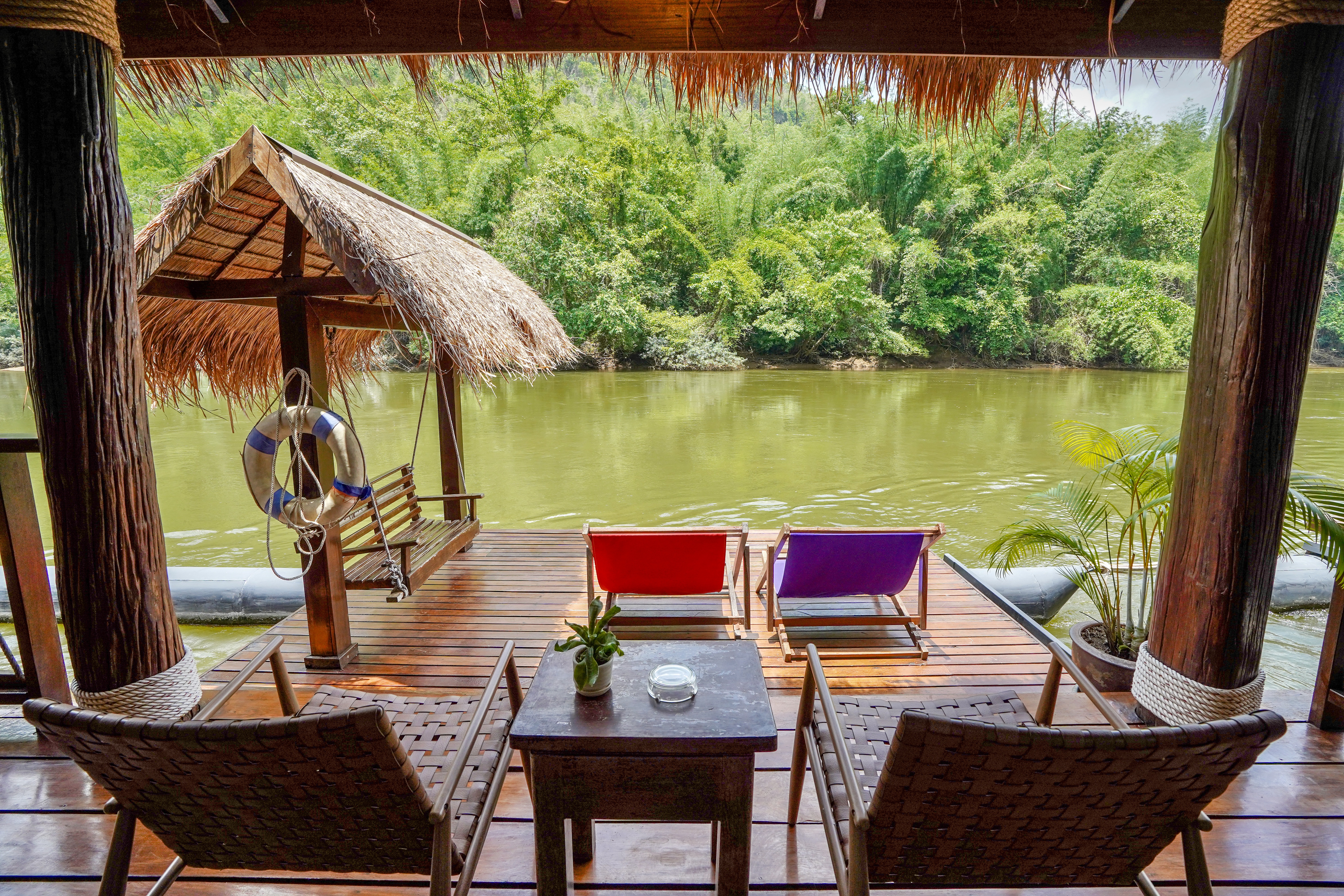 87Floathouse Kanchanaburi Hotel