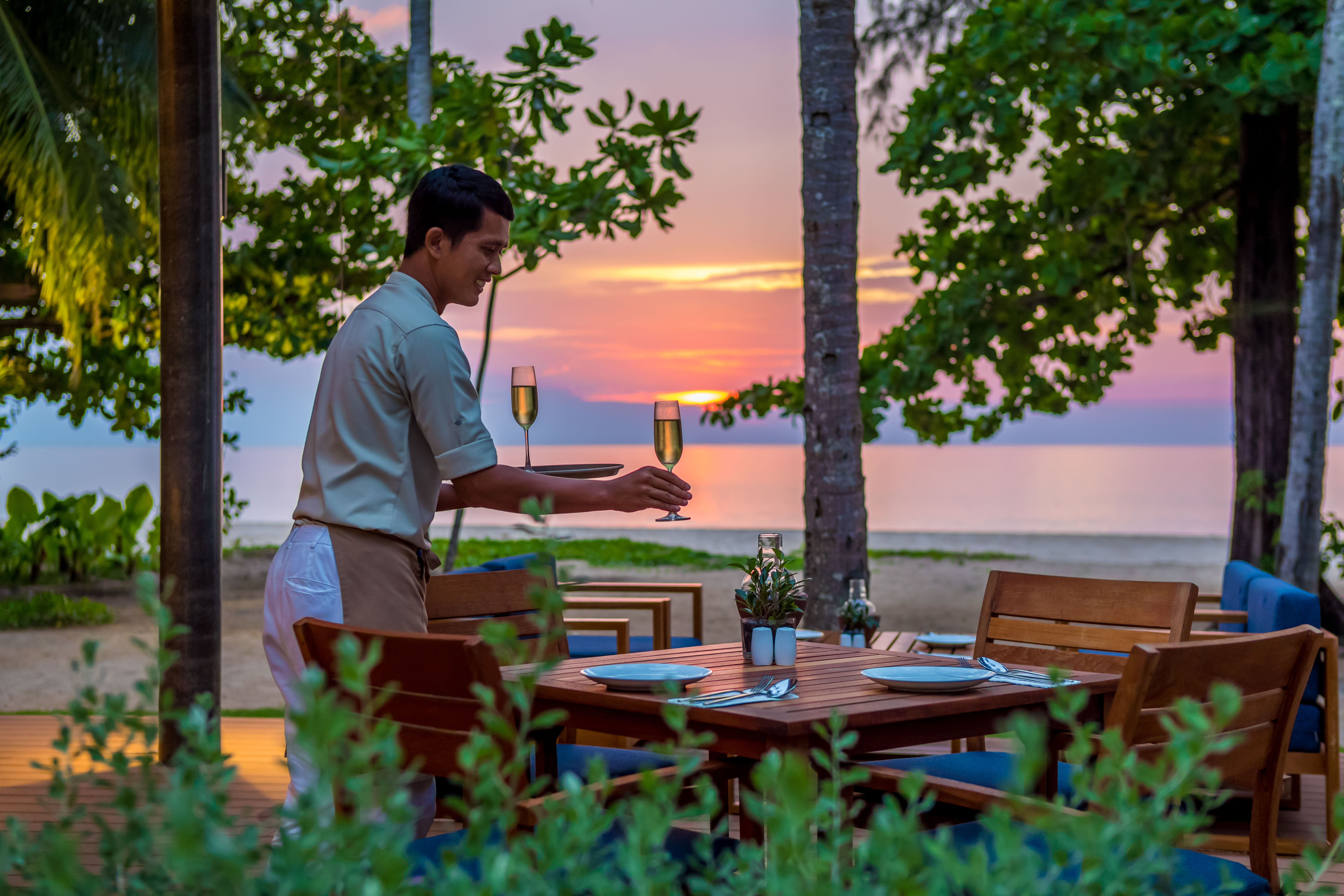 Outrigger Khao Lak Beach Resort Edgewater Restaurant10 Night