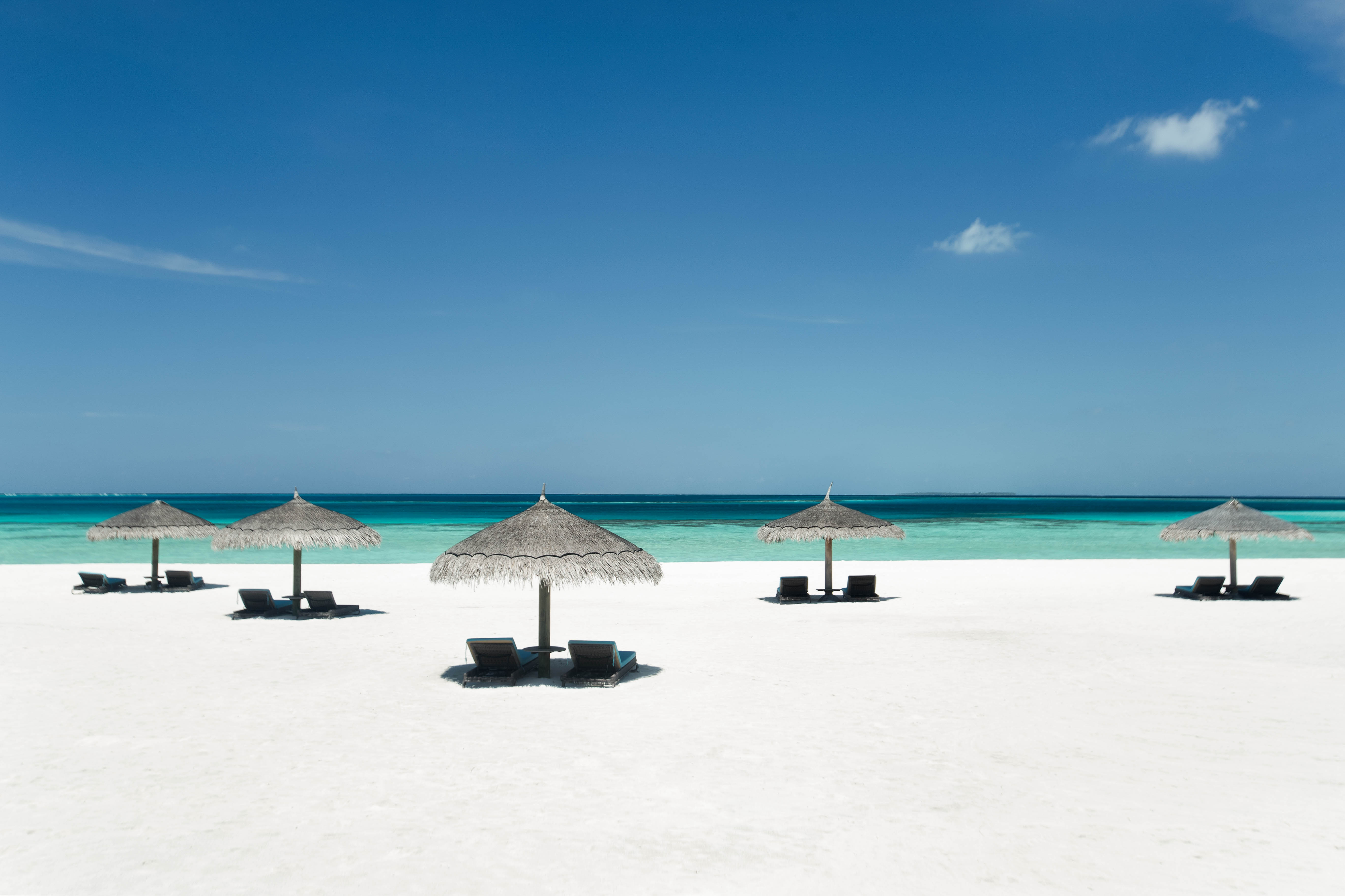 Constance Moofushi Beach 05