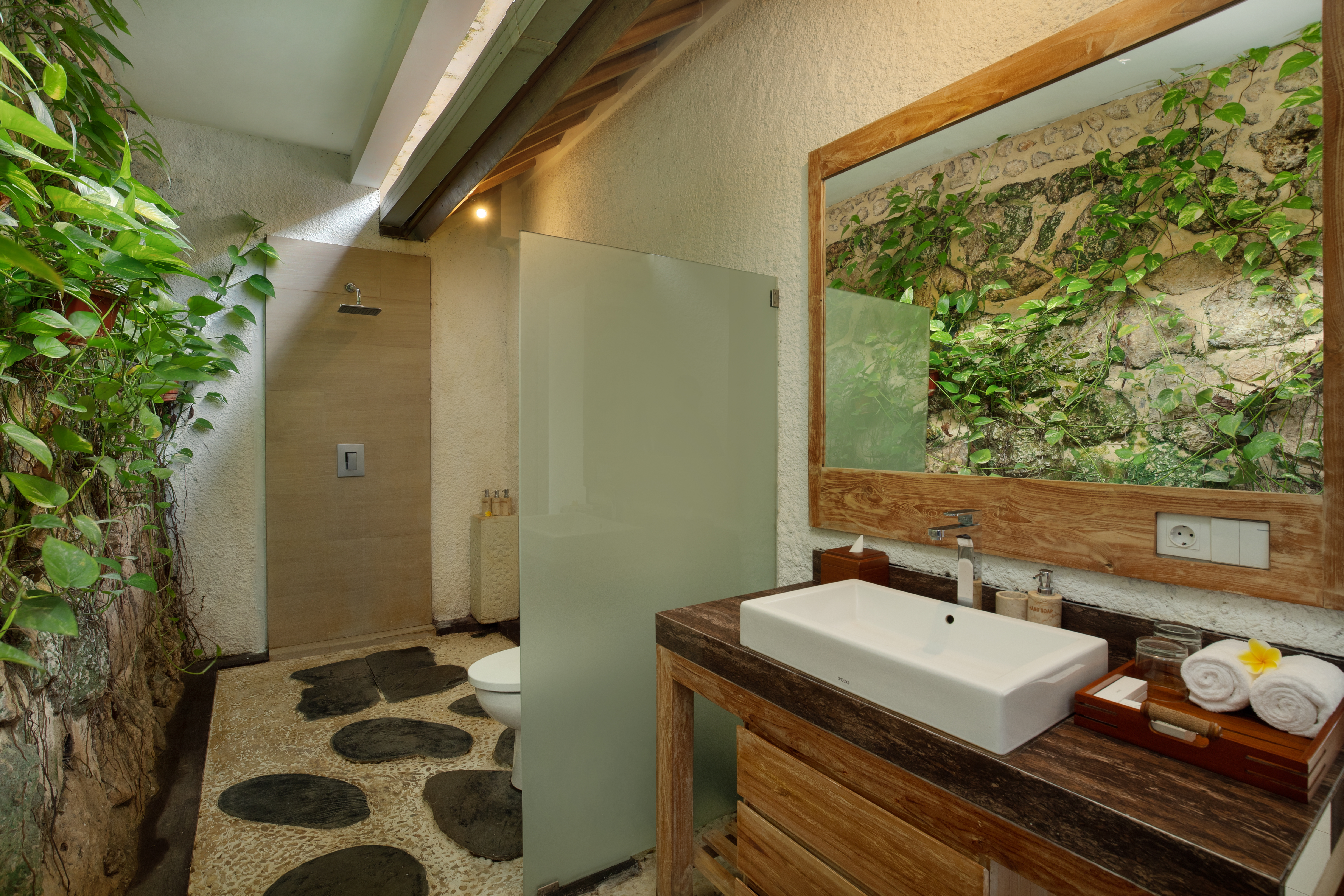Deluxe Suite Bathroom