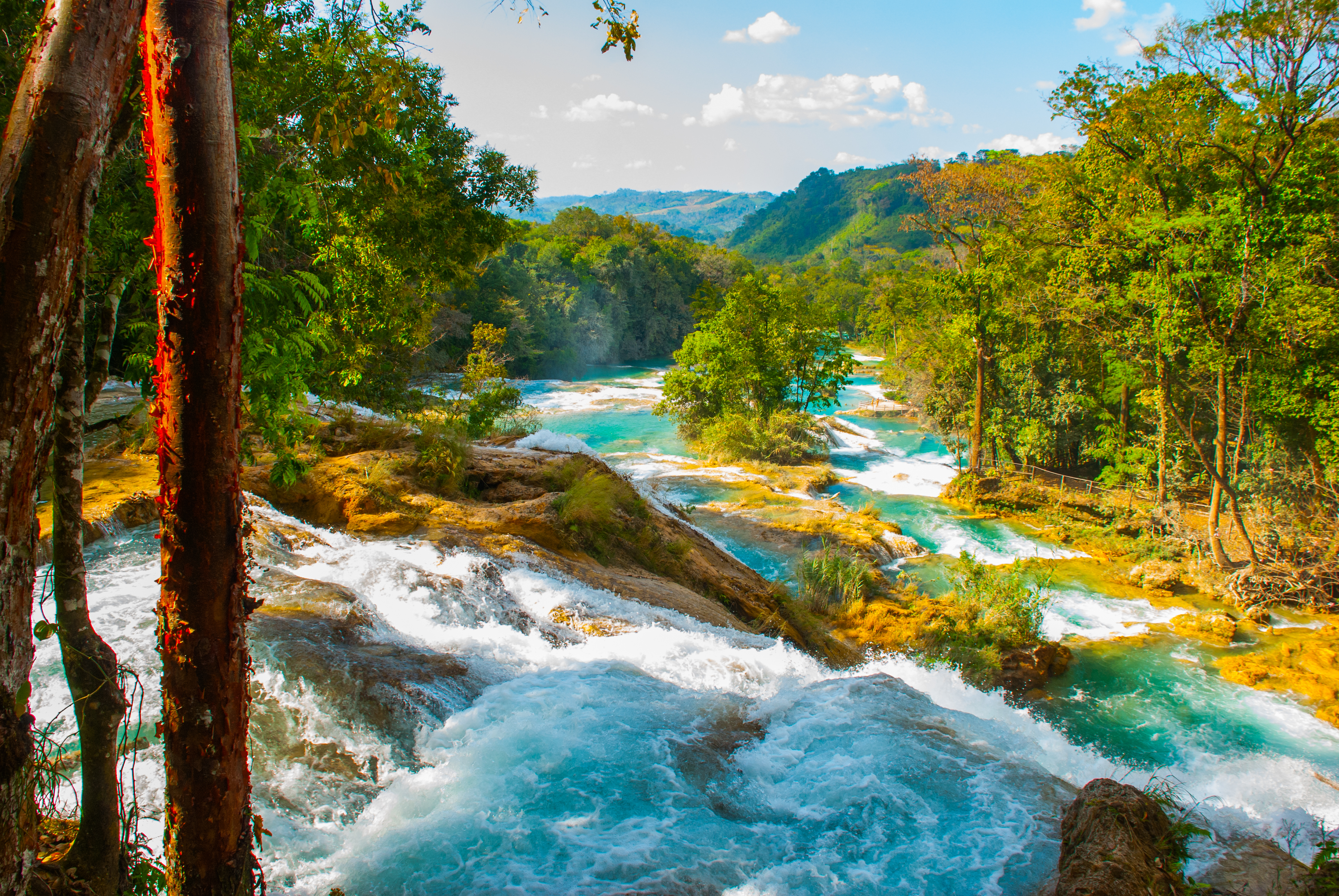 Shutterstock 1064927873 Agua Azul