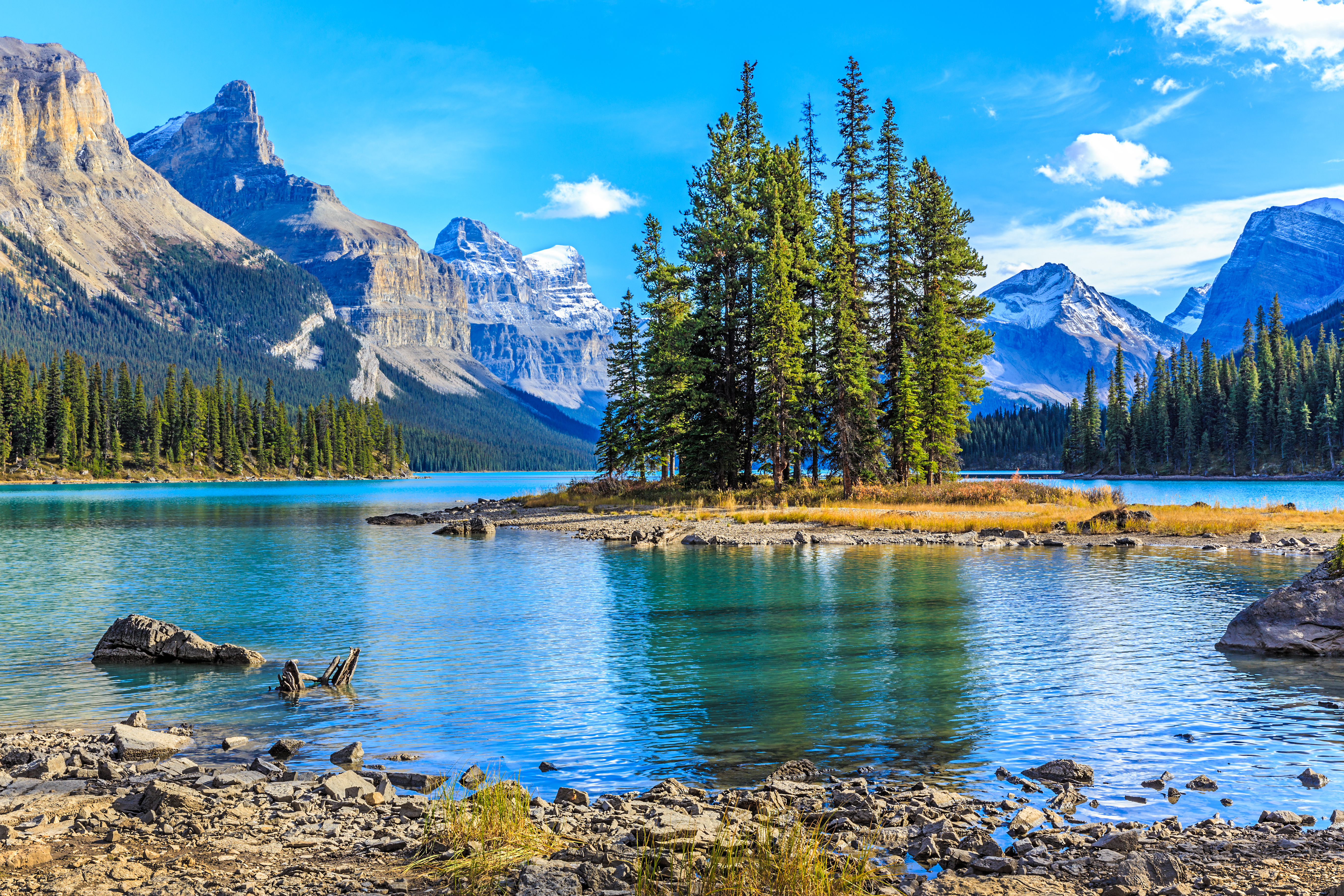 shutterstock_255015211 Spirit Island in Maligne Lake, Jasper National Park..jpg