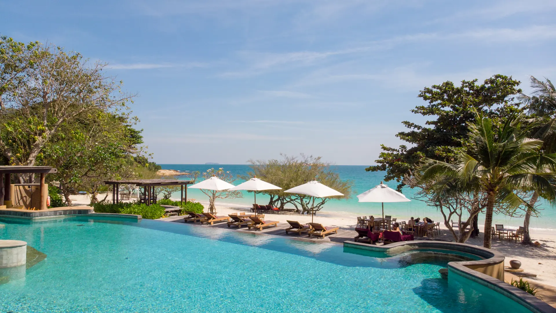 Paradee Main Pool 2