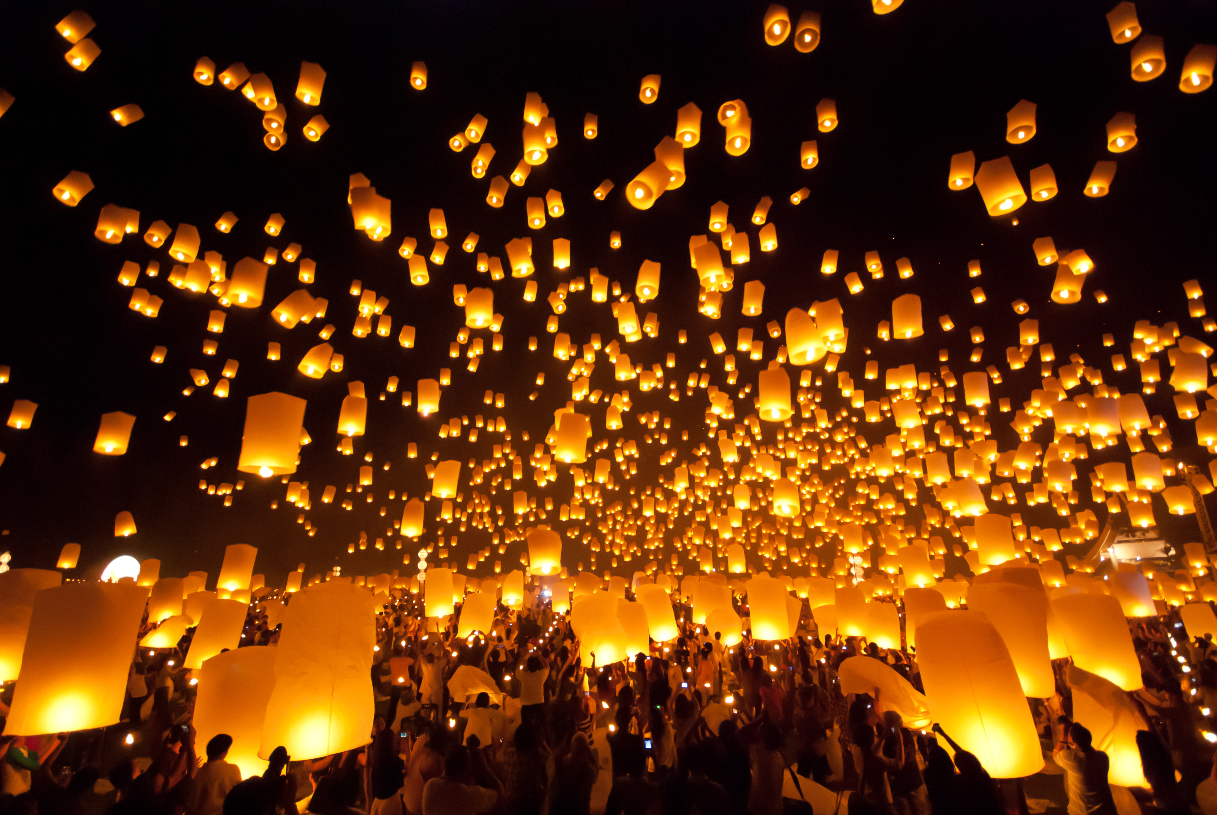 shutterstock_88930291 Firework Festival in Chiang Mai Thailand.jpg