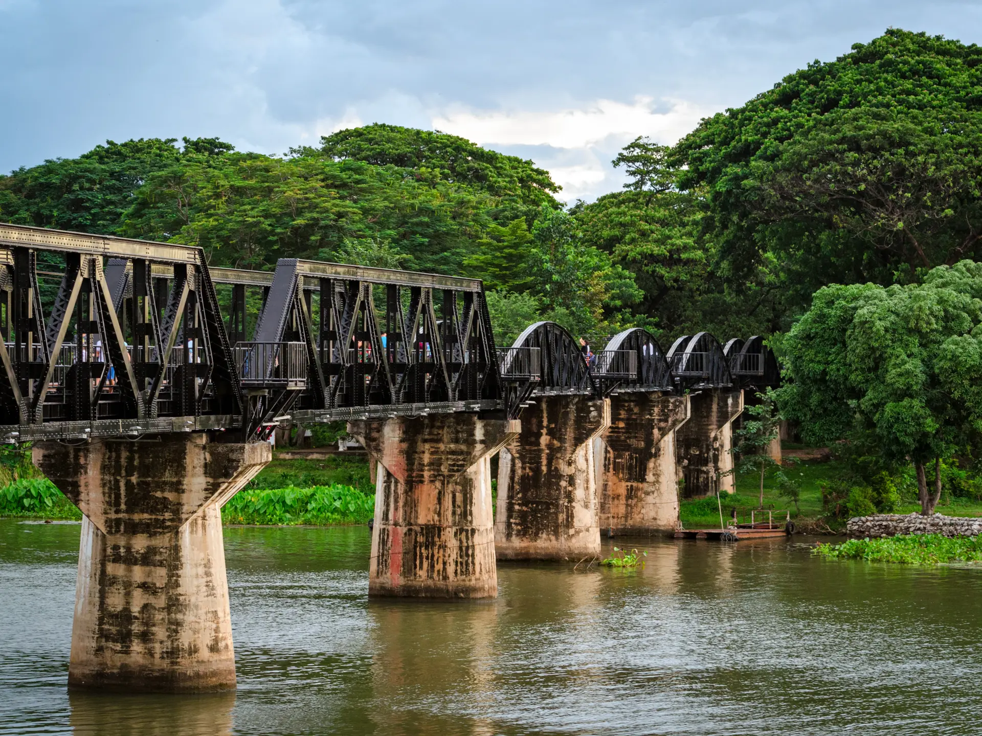 shutterstock_366913949 Kanchanaburi (Thailand), The Bridge on the River Kwai.jpg