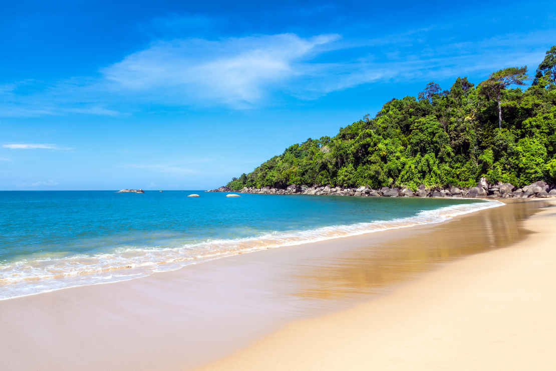 KHAO LAK - Her får I flotte sandstrande, der ikke er plastret til i liggestole. Glæd jer!