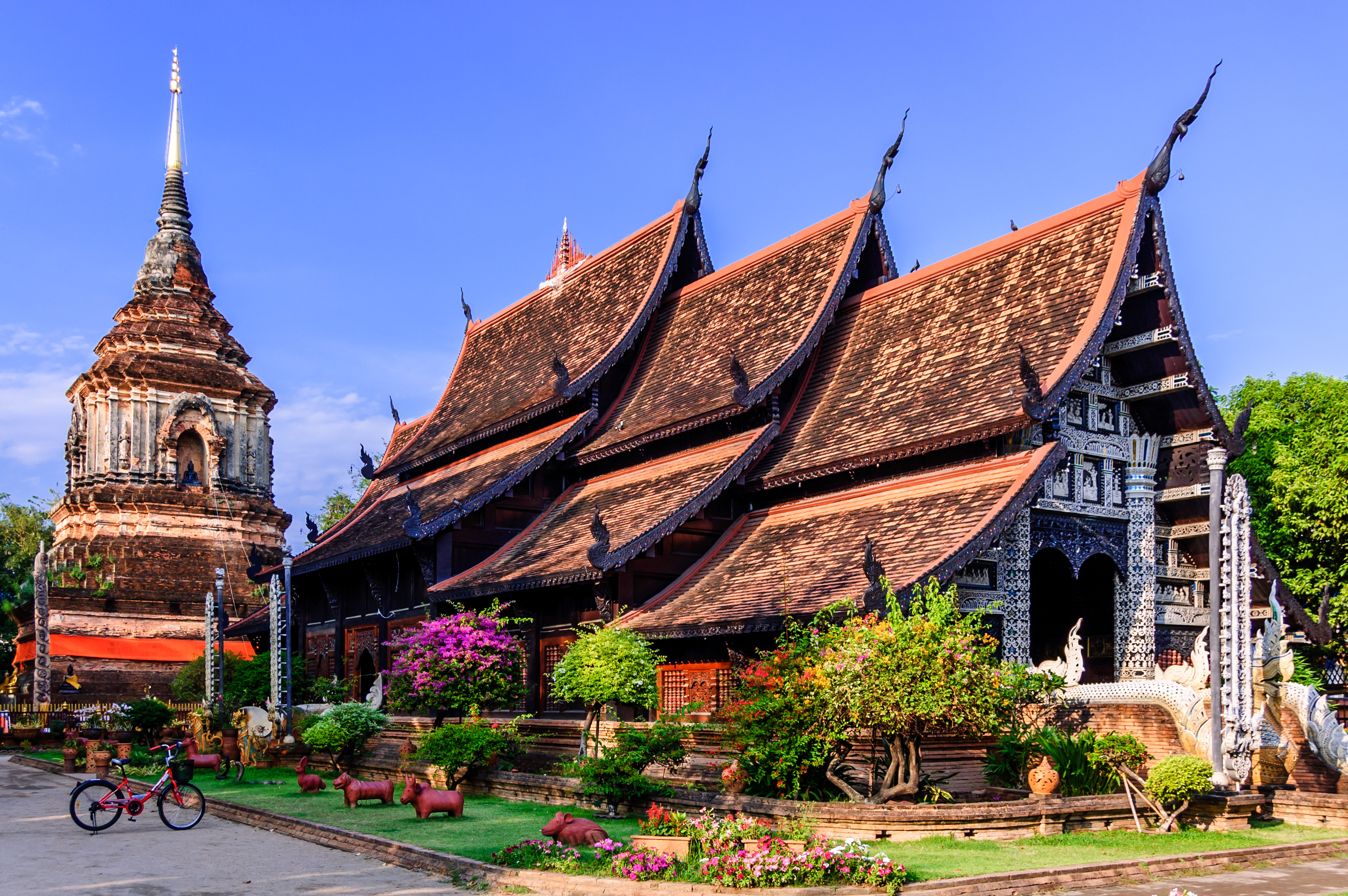 shutterstock_363251642 Chiang Mai, Thailand - March 7, 2013 Historic Lanna style Buddhist temple Wat Lok Molee.jpg