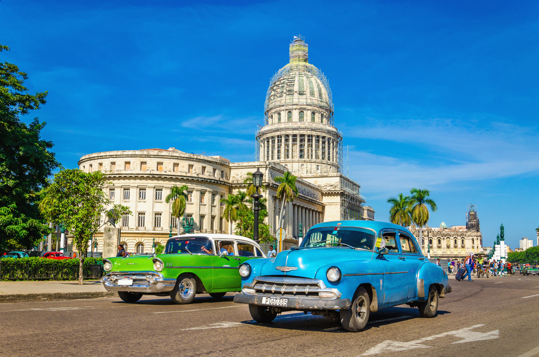 shutterstock_252314458 Old classic American cars rides in front of the Capitol..jpg
