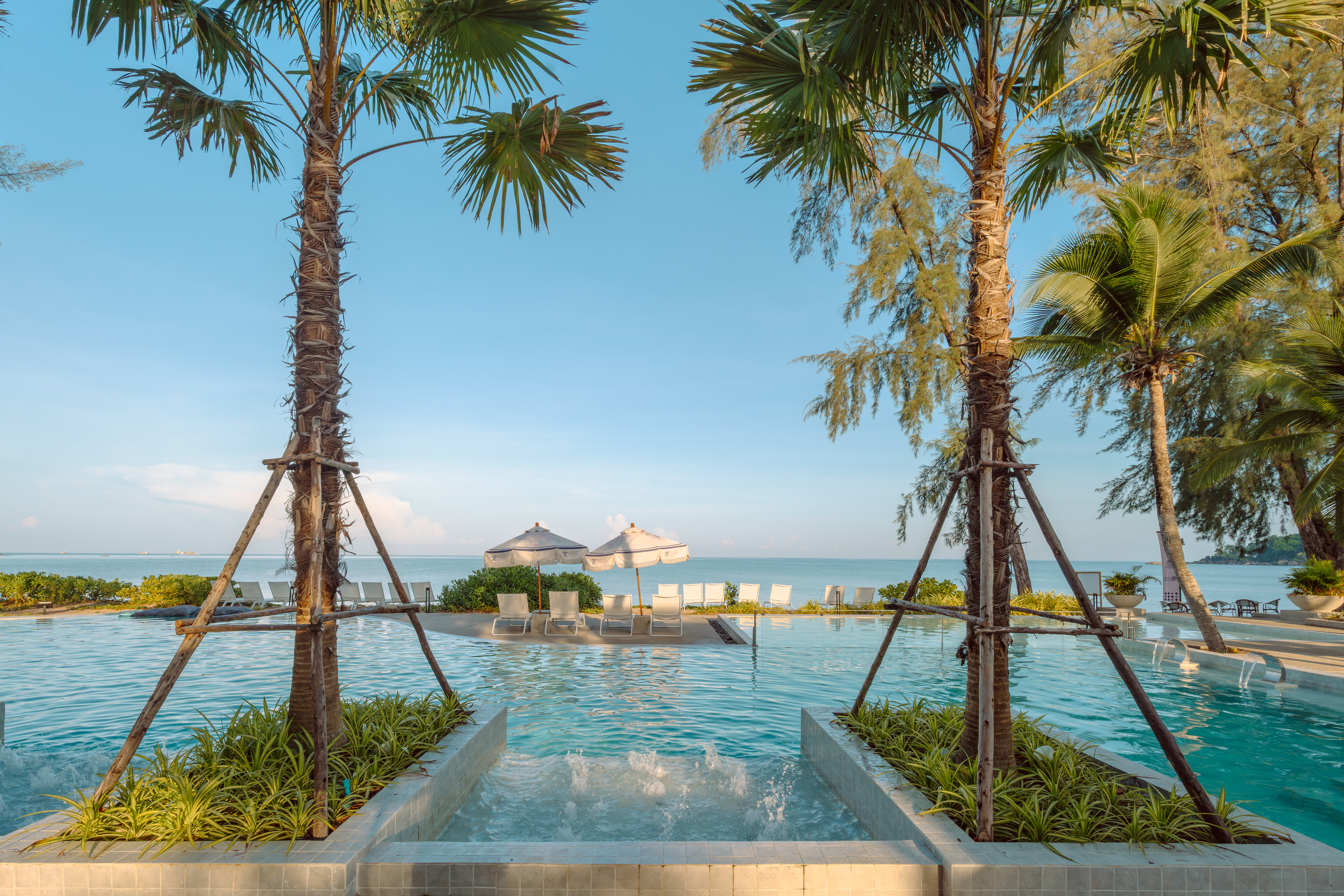 03. Beachfront Pool