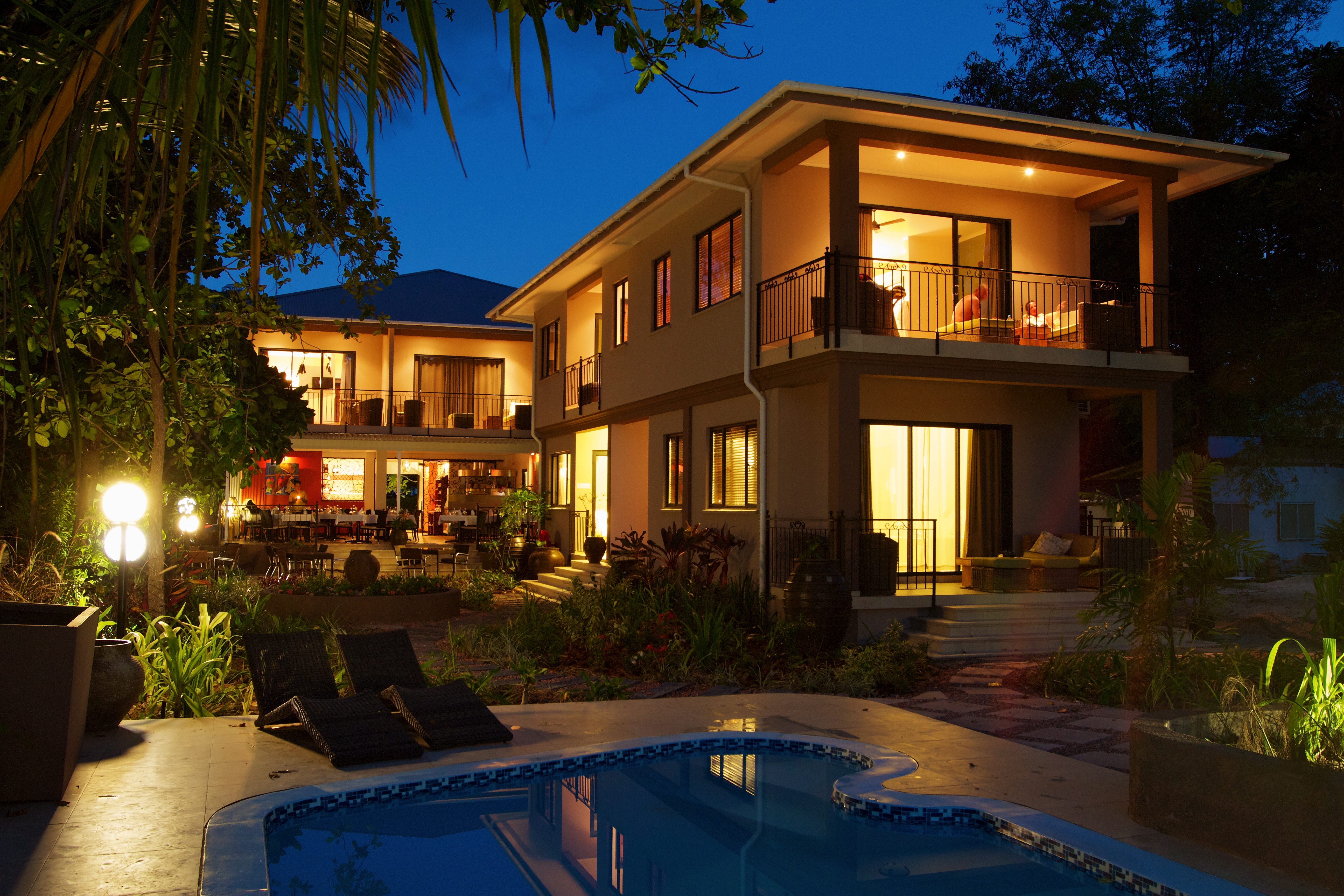 Masonstravel Lerepaire Pool At Night