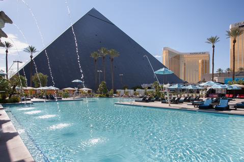 Luxor_Pool_low.jpg