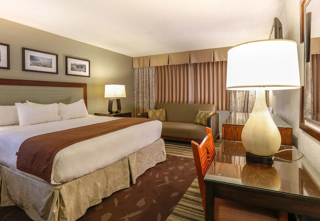 visitgrandcanyon-pg-yavapai-lodge-east-king-room.jpg