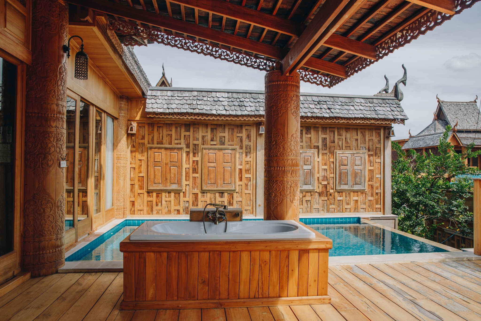 Deluxe Pool Suite 7