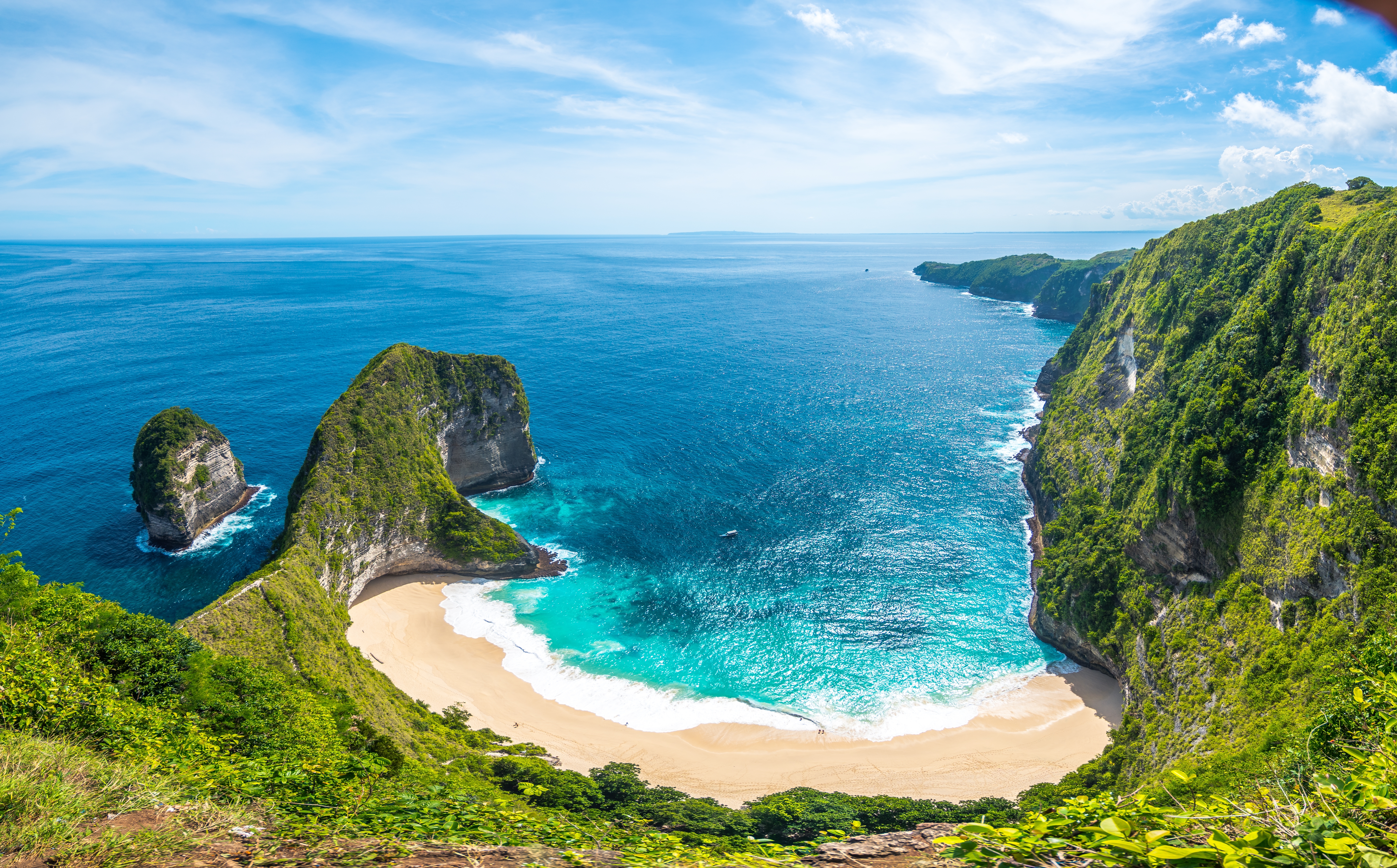 Shutterstock 2290982901 (Panoramic View Of Kelingking Beach In Nusa Penida, Indonesia)
