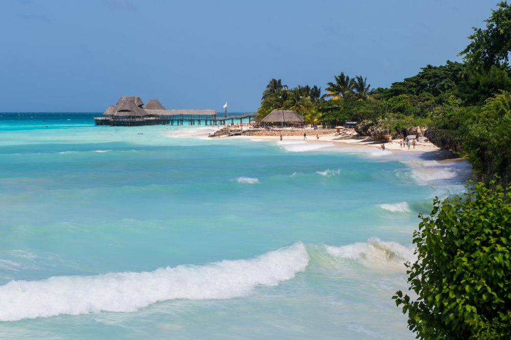 Kendwa Beach på Zanzibar med klart vand og palmer