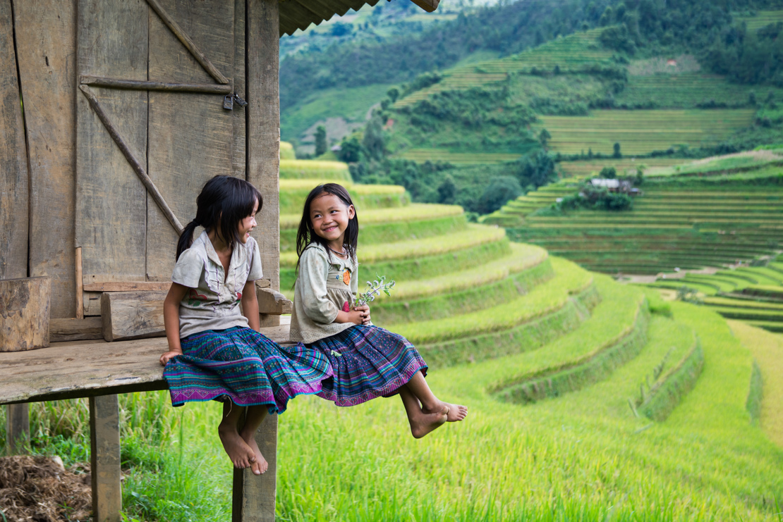 shutterstock_222379111 MUCANGCHAI, VIETNAM, SEPT 20 H'mong ethnic minority children on September 20, 2014 in Mucangchai, Vietnam. H'mong.jpg