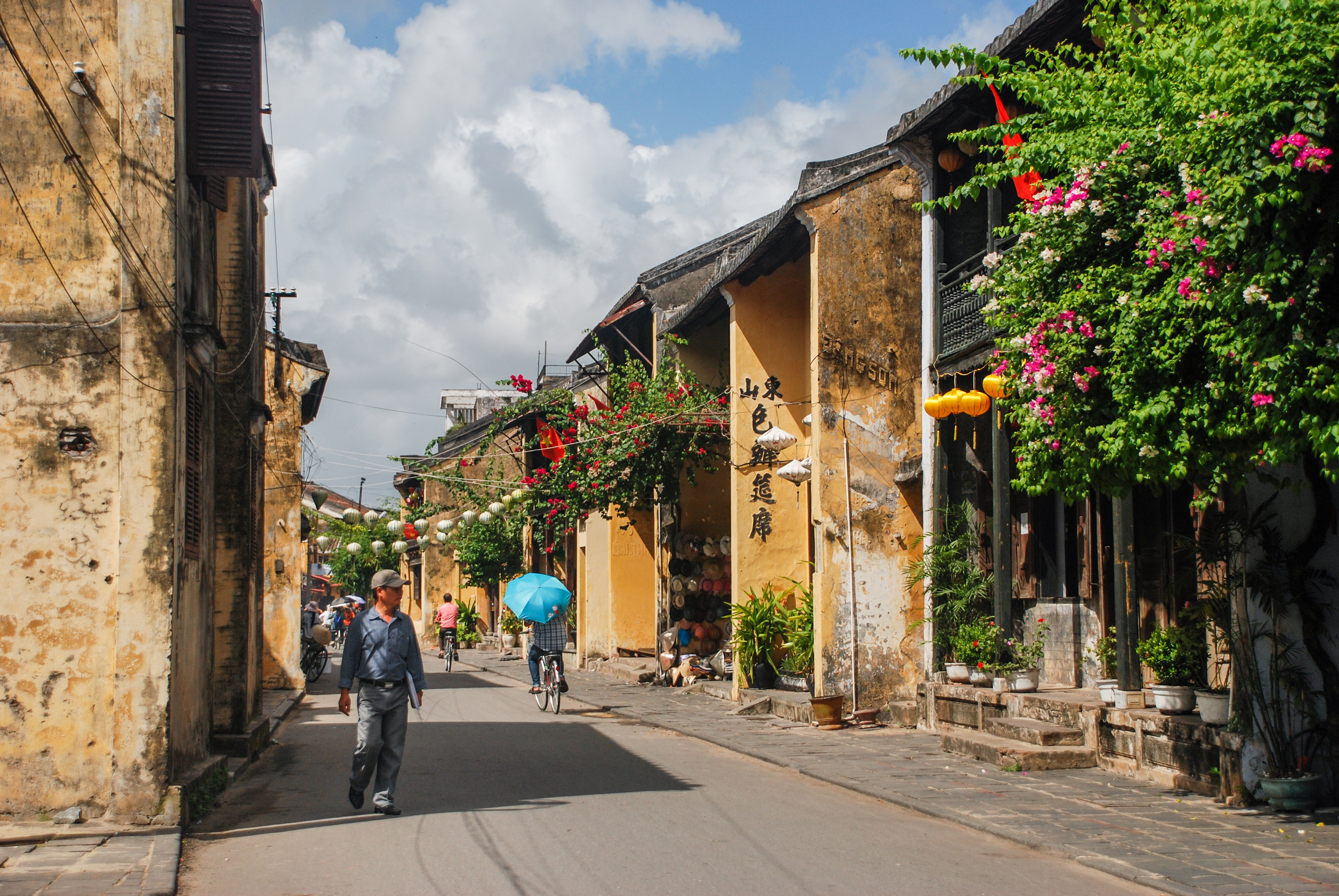 shutterstock_289935983 Ancient house in Hoi An town, the World's cultural heritage and famous attraction in Quang Nam, Vietnam.jpg