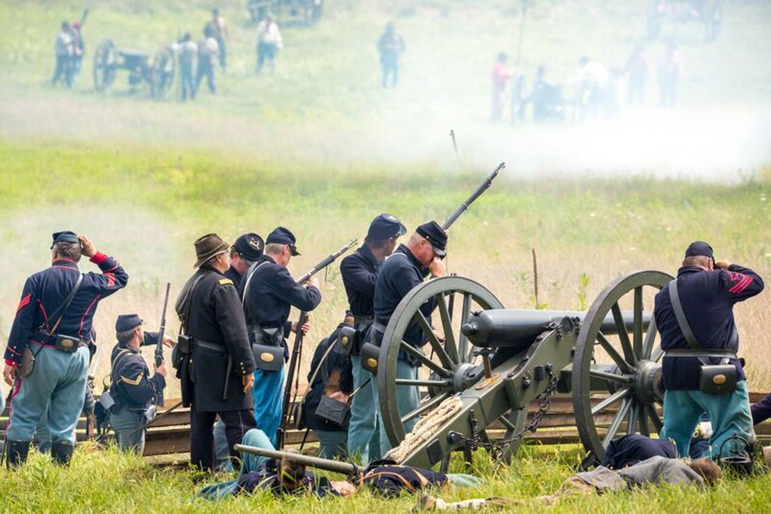 shutterstock_320696087 Unidentifiable union soldiers fight during the reenactment of the Civil War Battle of Gettysburg..jpg