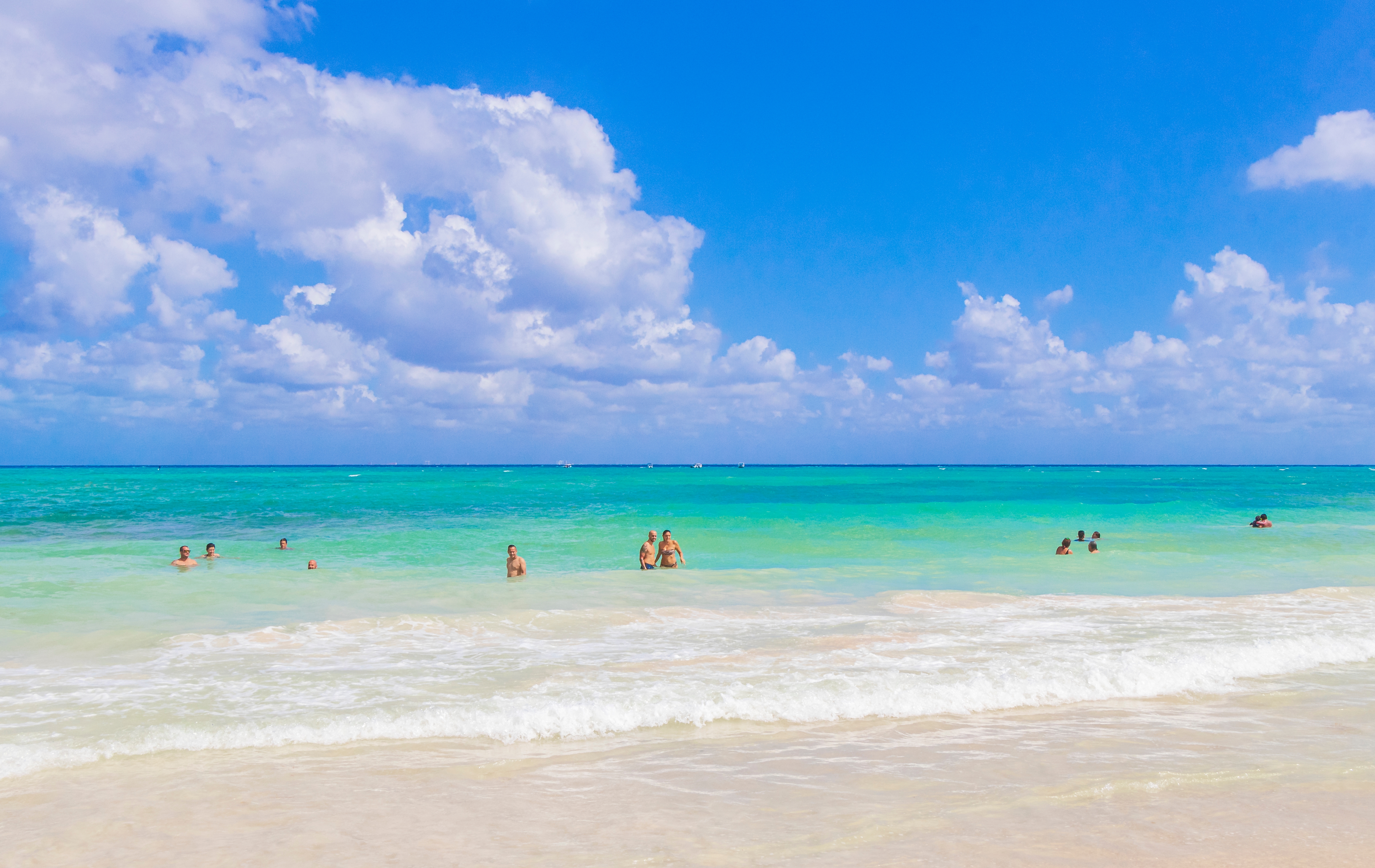 Turkis hav og kridhvid sandstrand i Tulum, Mexico