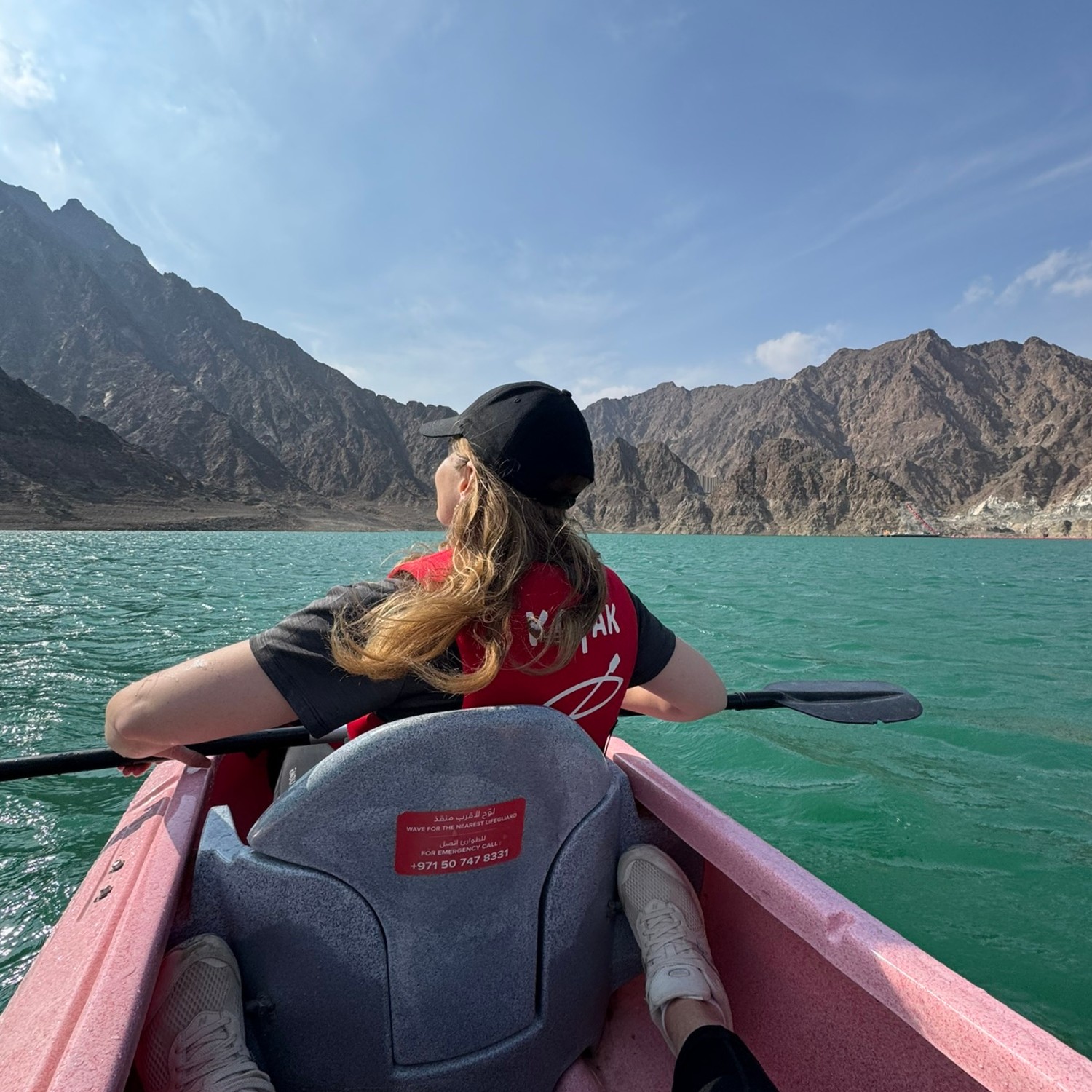 Christina I Kajak Tæt På Dubai
