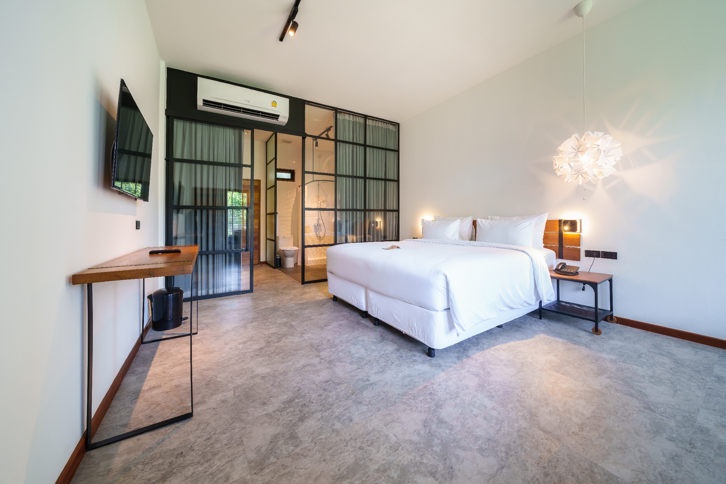 Jungle Deluxe Bed & Area 1