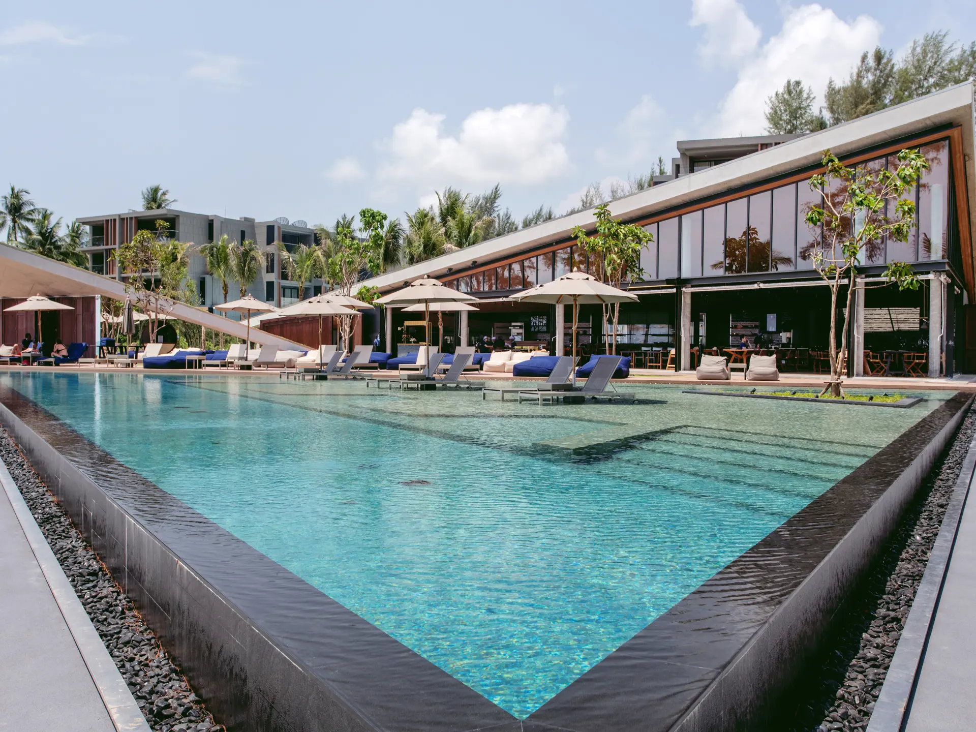 Hotel_Outdoor_006.jpg